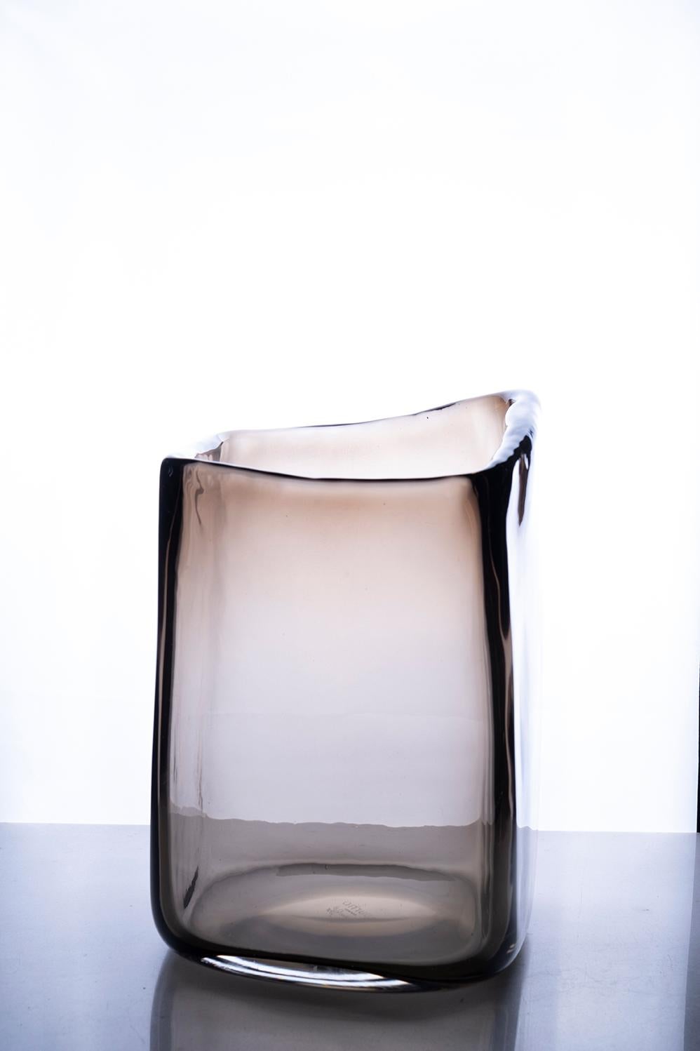 21. Jahrhundert Federico Peri Trapezio Kleine Vase Murano Glas Rauchen (Moderne) im Angebot