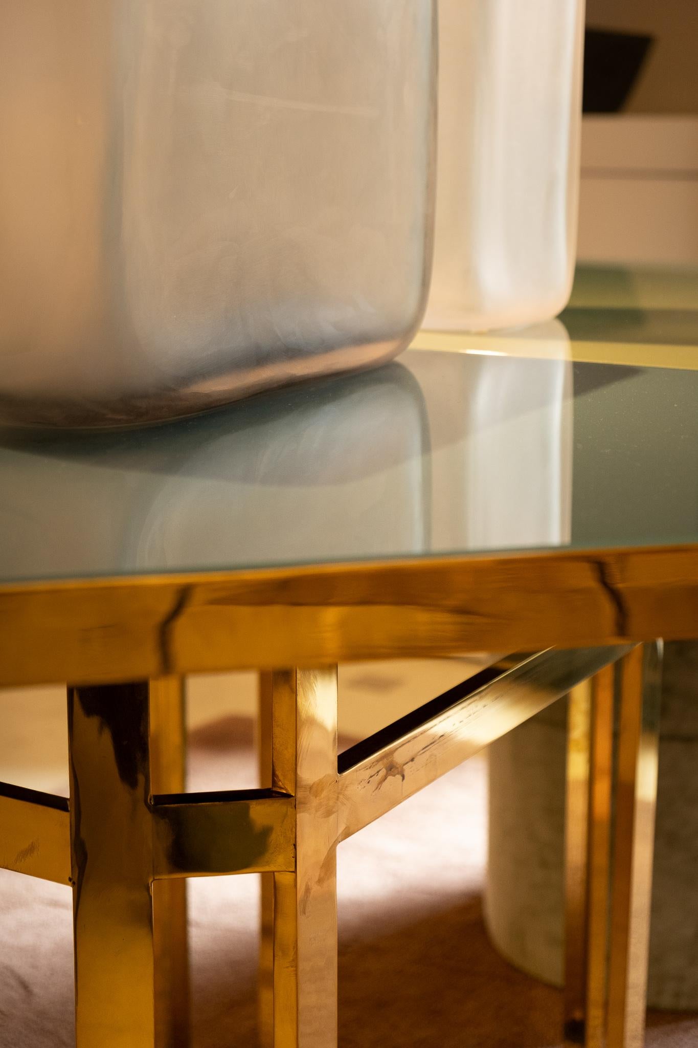 Table en laiton Filippo Feroldi du 21e siècle 130 plateau en verre différentes couleurs en vente 3