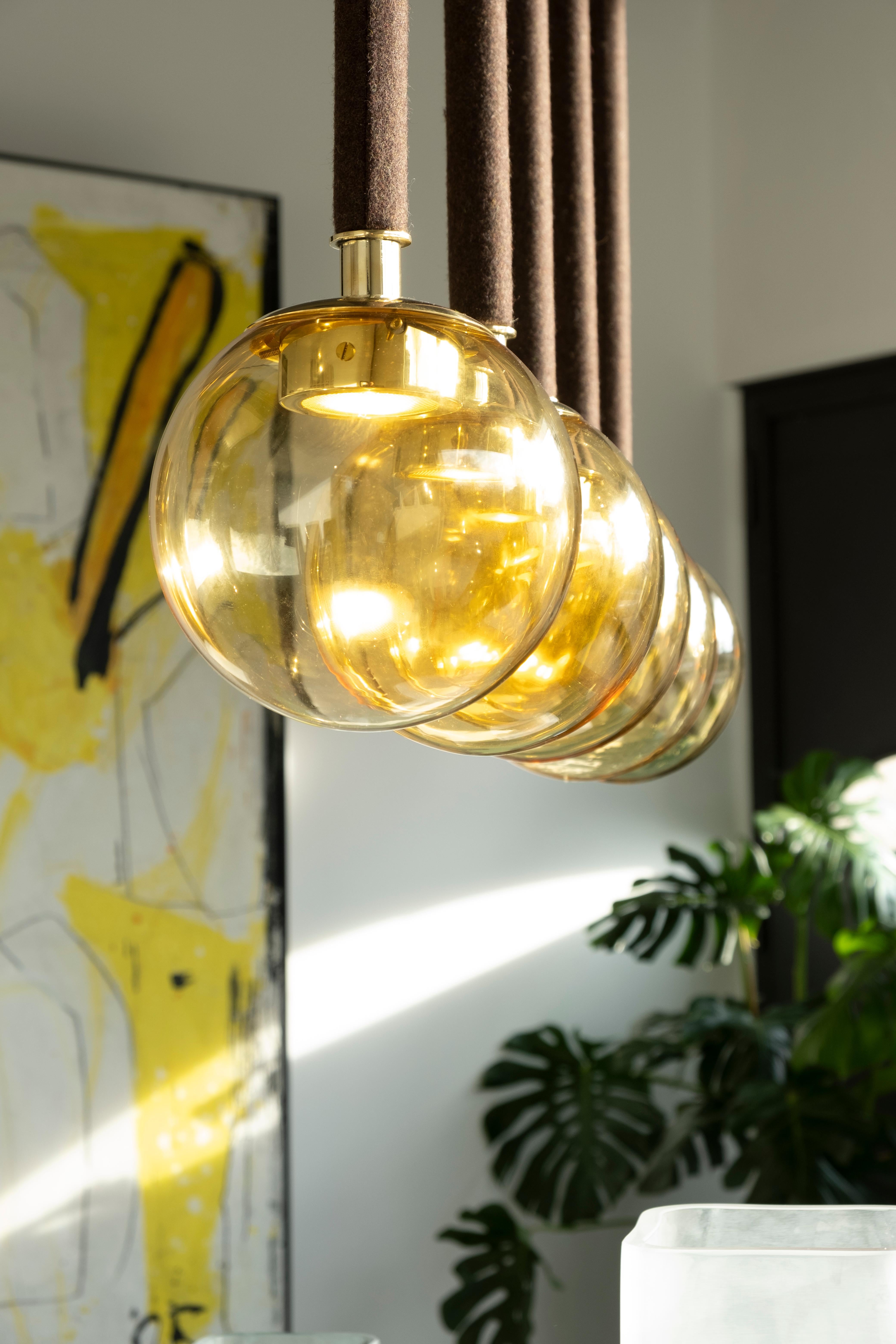 Moderne Lampes à suspension Filippo Feroldi du 21e siècle en verre de Murano et laiton, différentes couleurs en vente