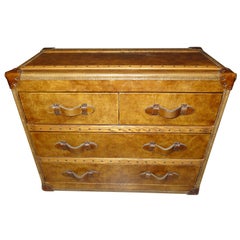 commode en bois et cuir brun Flamant français du 21e siècle