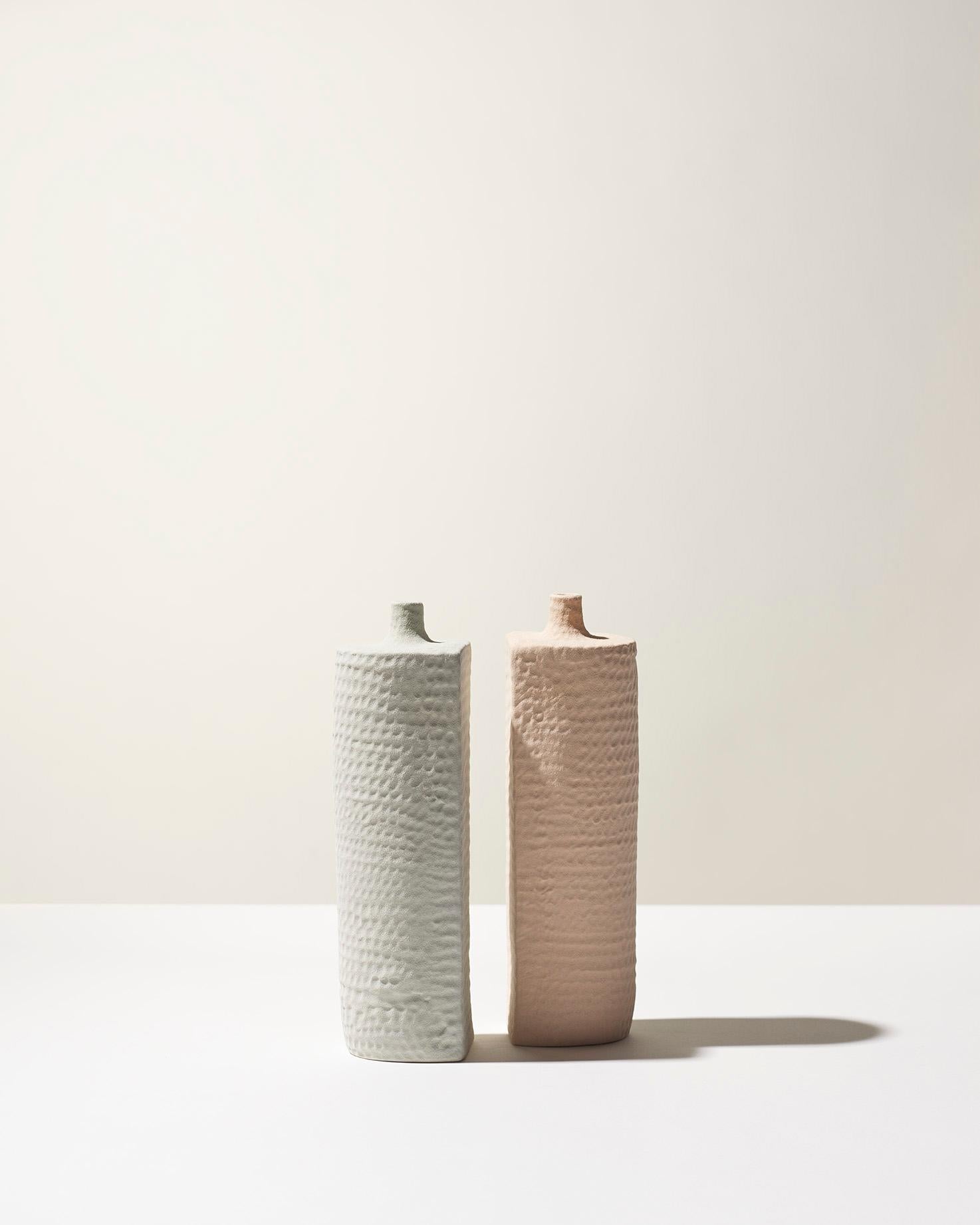 Weiße, matte Vase mit flachen Seiten von Ceramica Gatti, Designer A. Anastasio, 21. Jahrhundert (Moderne) im Angebot
