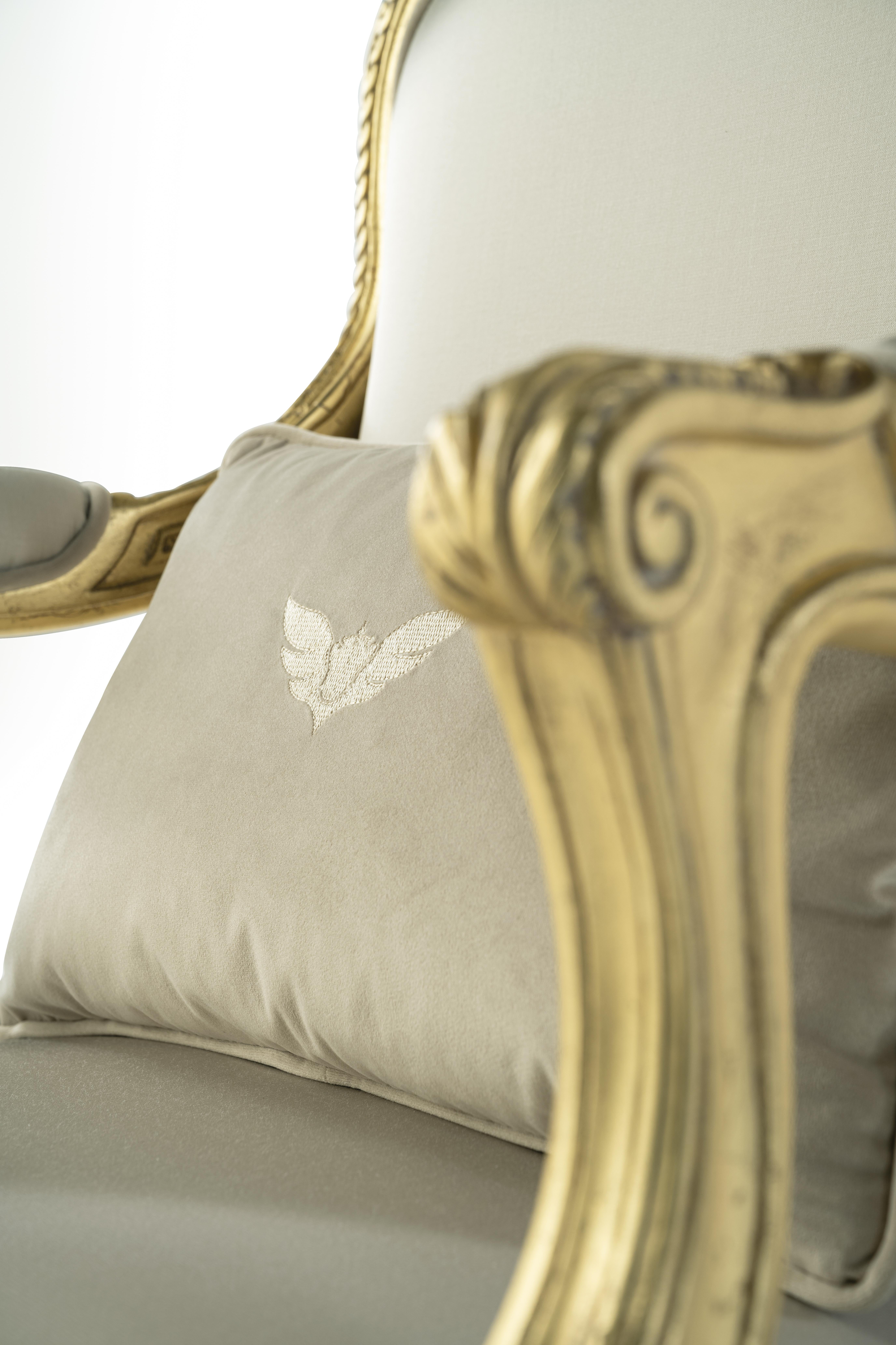 21st Century Fleury Armchair in Fabric with Gold Leaf Finishing In New Condition For Sale In Cantù, Lombardia