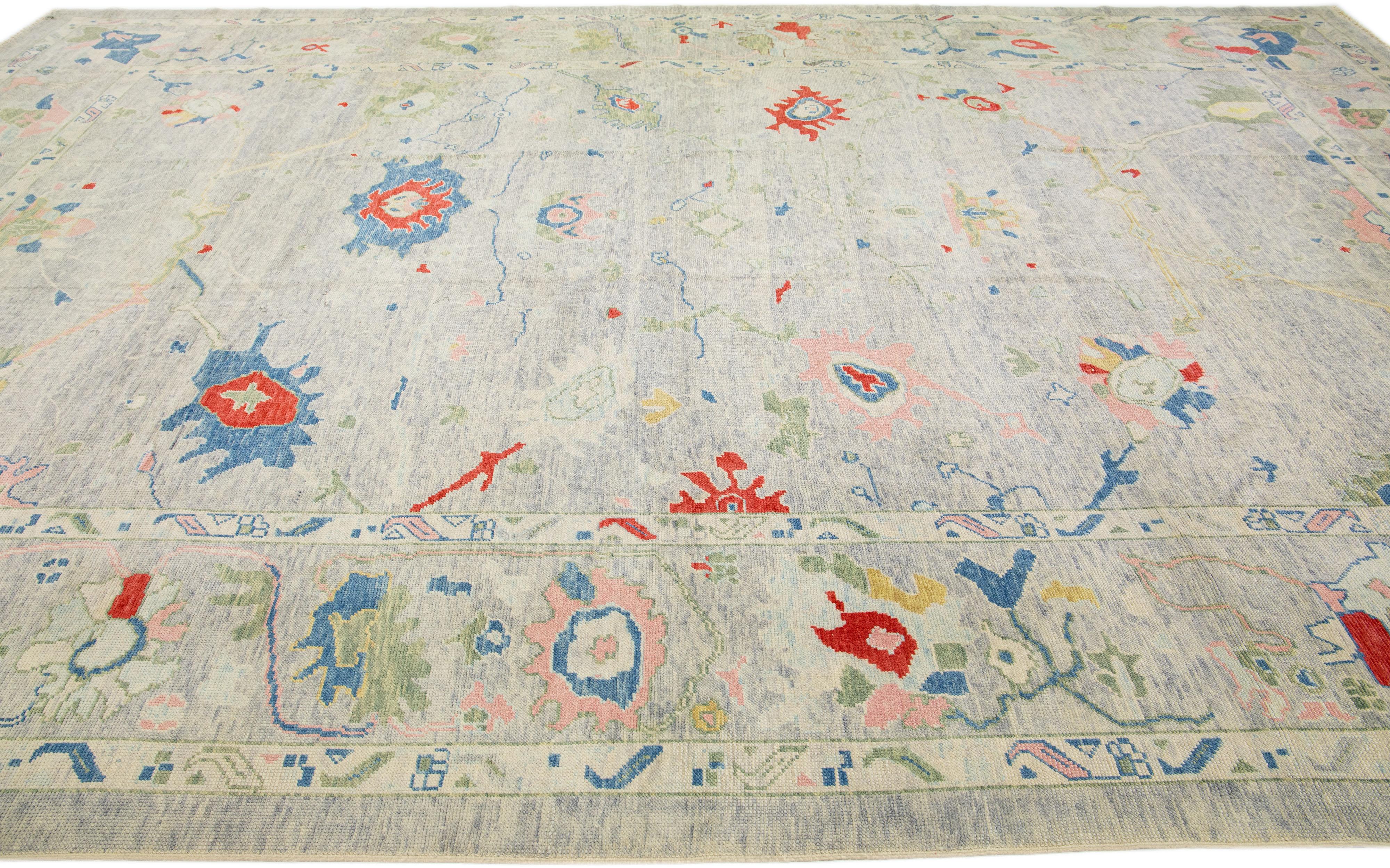 Noué à la main Tapis turc Oushak du 21e siècle, fabriqué à la main avec des motifs multicolores en vente