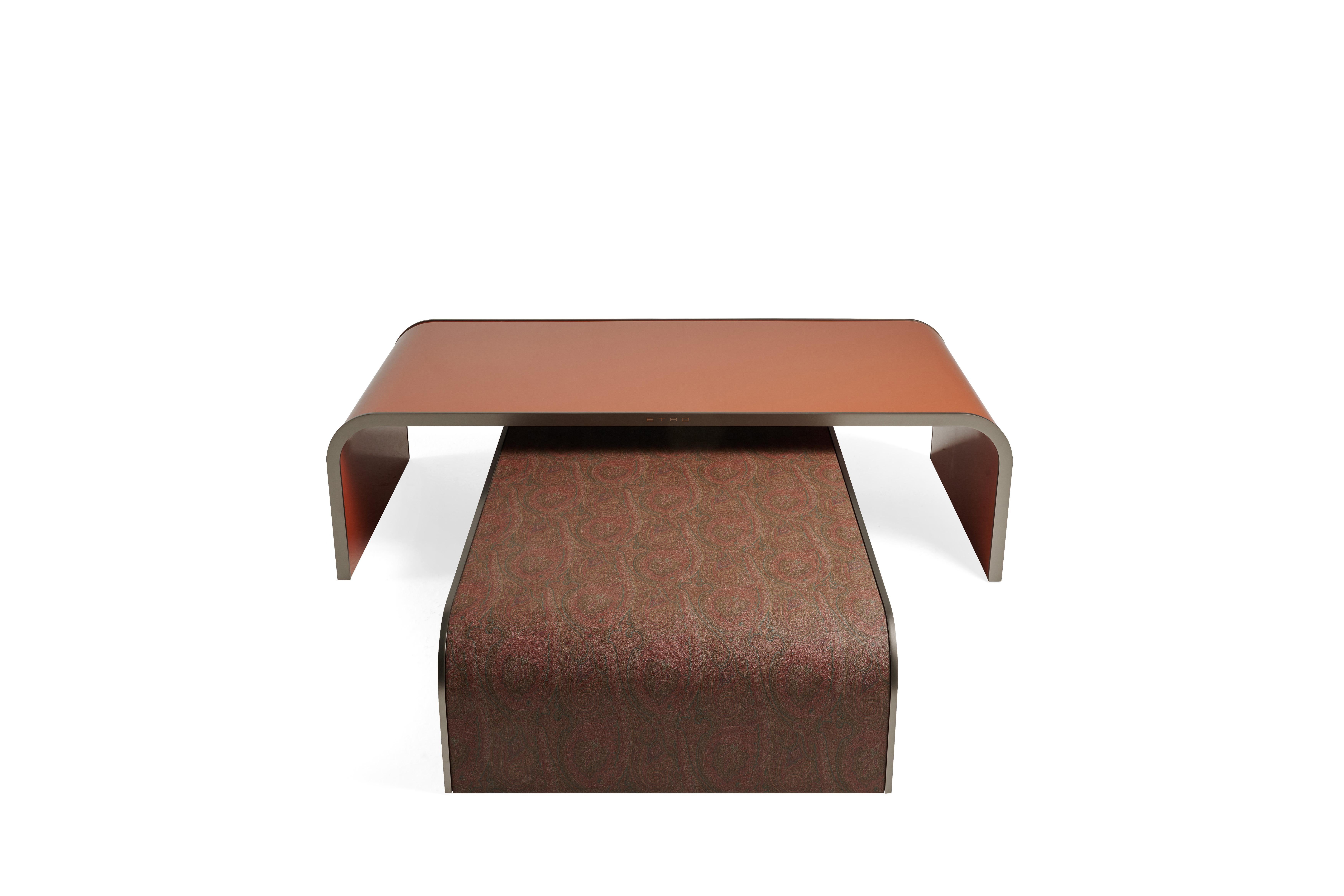 21st Century Fly Over Central Table in Coated Fabric by Etro Home Interiors In New Condition For Sale In Cantù, Lombardia