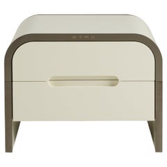 Tavolo da notte Fly Over del XXI secolo con finitura laccata di Etro Home Interiors