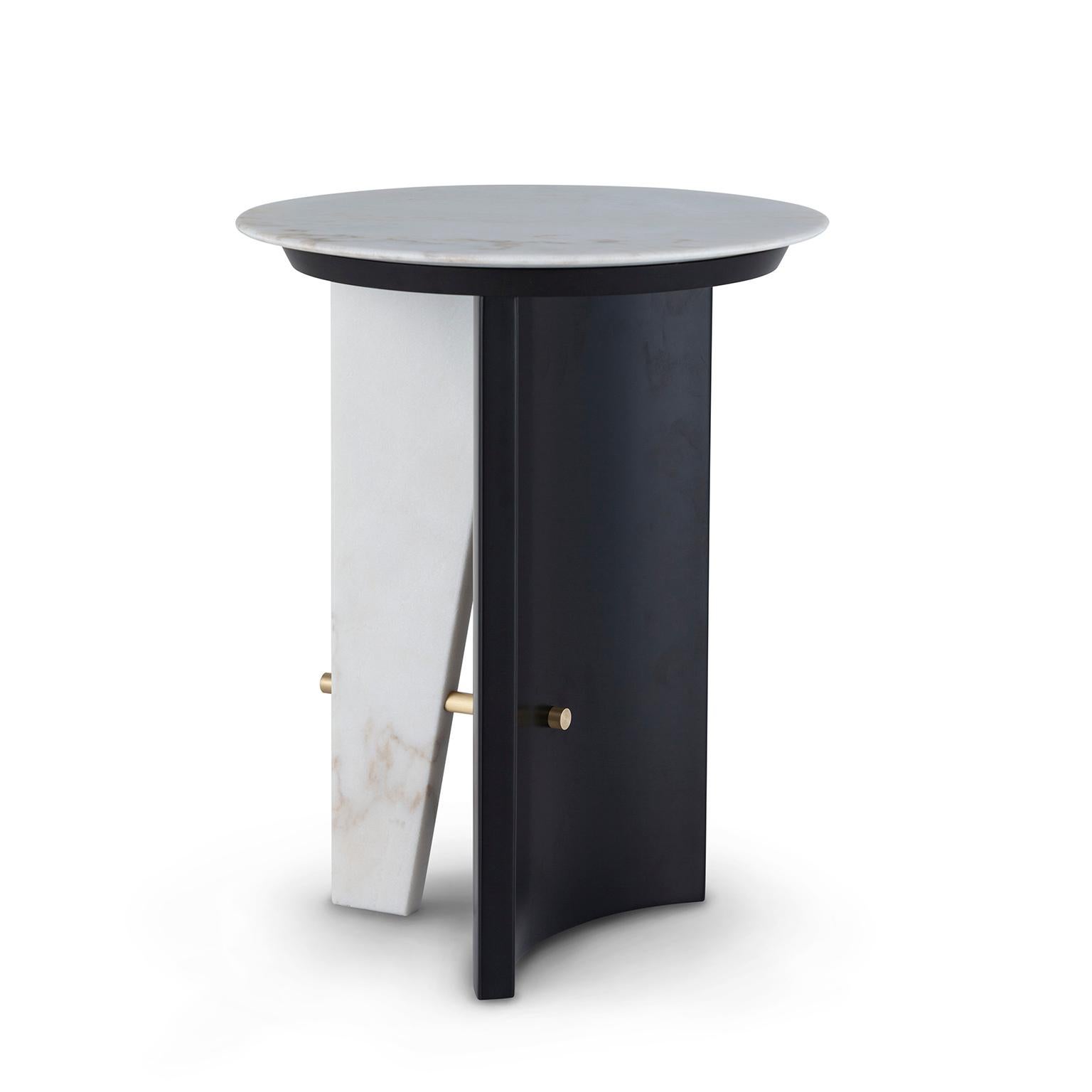 Foice Side Table, Contemporary Collection, Handcrafted in Portugal - Europe by Greenapple.

The Foice marble side table seamlessly combines the echoes of the Neolithic age with contemporary design. Crafted from Calacatta Bianco marble, the table’s