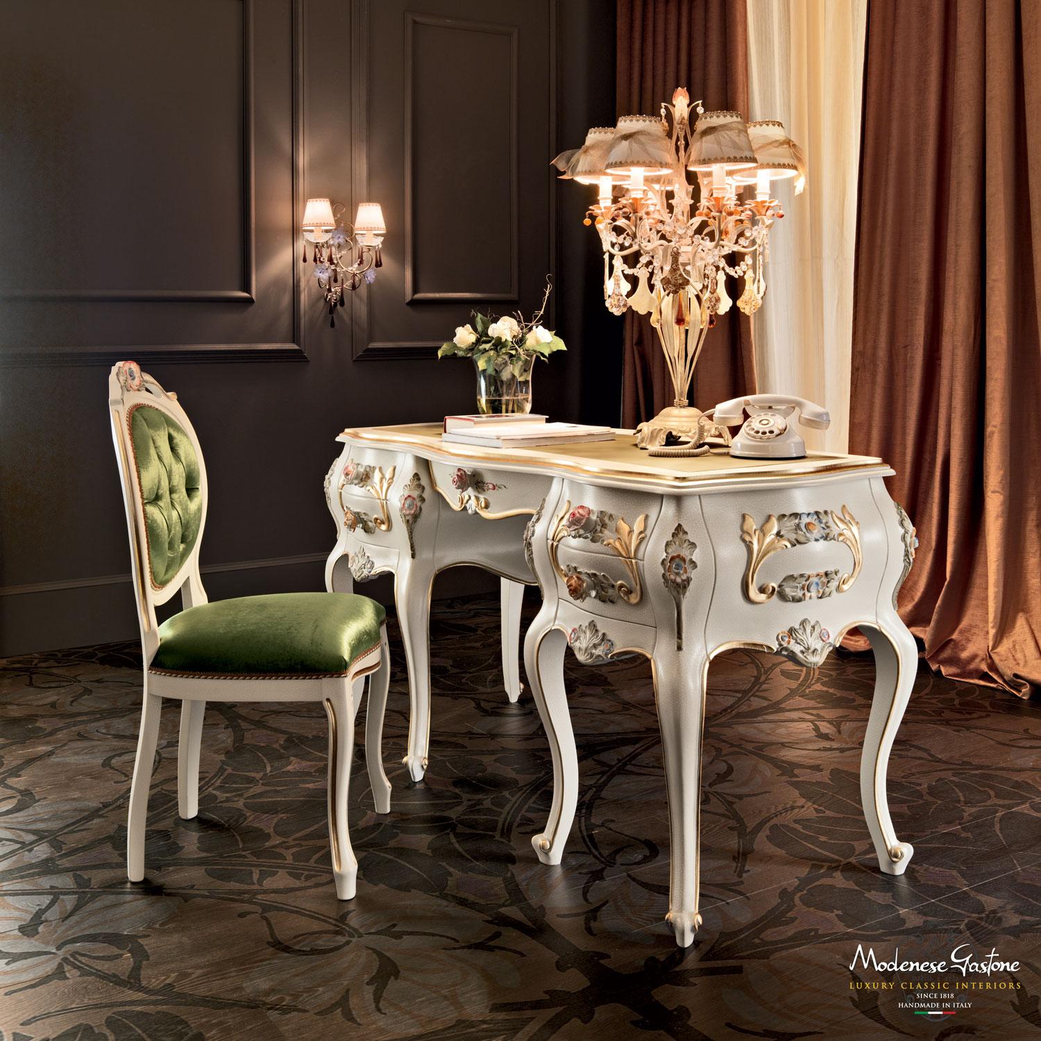 Table de chevet baroque à quatre tiroirs du 21e siècle par Modenese Gastone Neuf - En vente à PADOVA, Italy