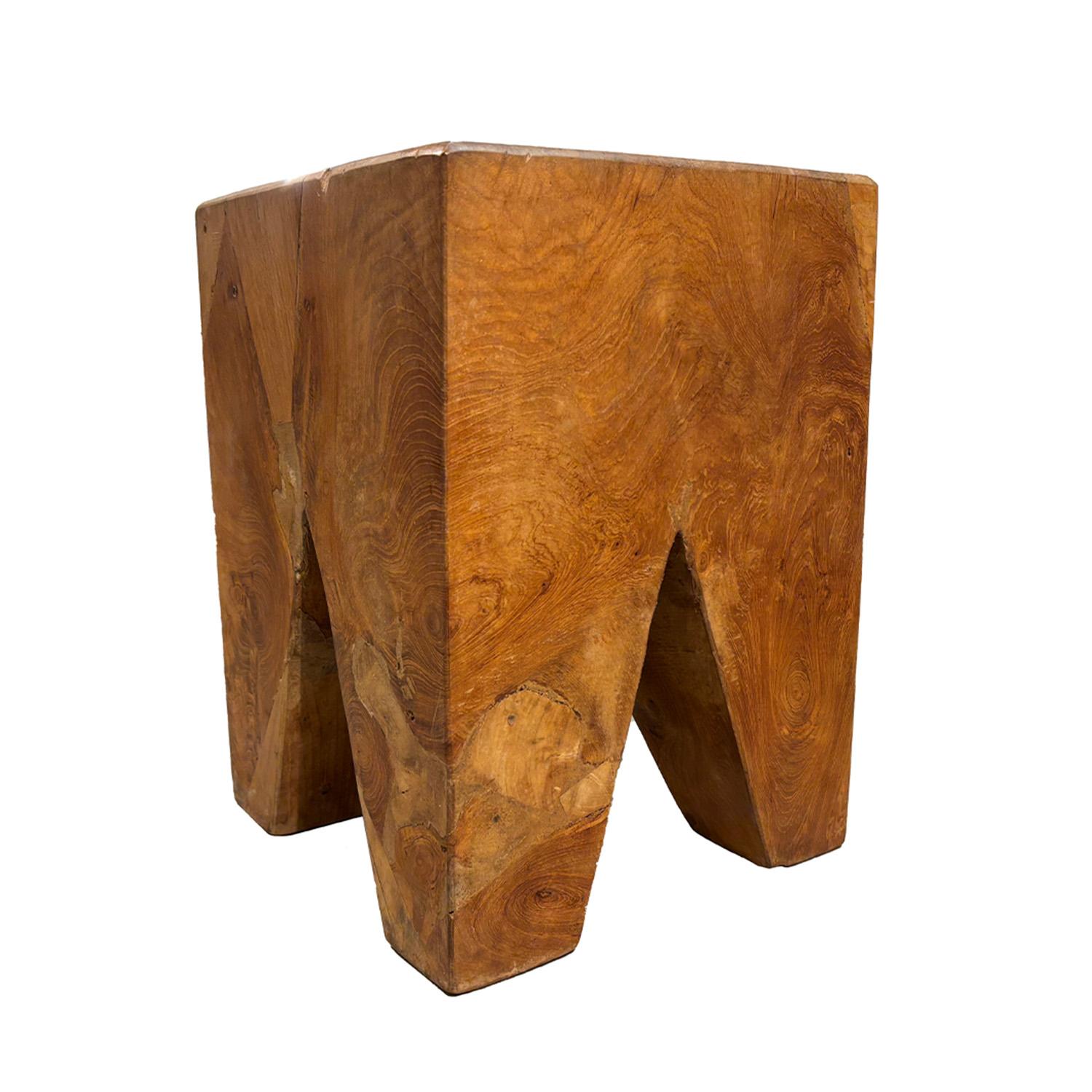 Tabouret en teck abstrait français du 21e siècle - Petite table d'appoint carrée Bon état - En vente à West Palm Beach, FL