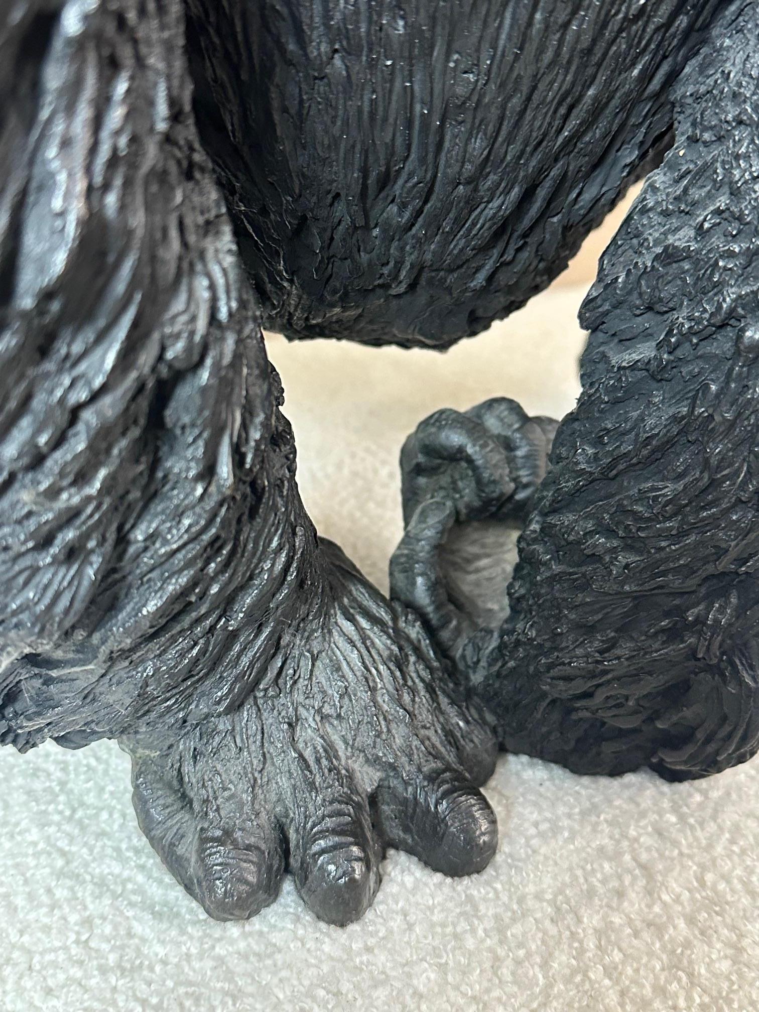 XXI secolo e contemporaneo Scultura in bronzo di gorilla francese del XXI secolo di Bernard & Arnaud Bessoud in vendita