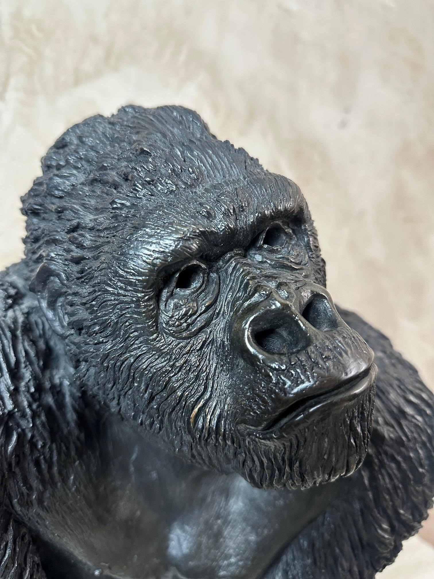 Bronzo Scultura in bronzo di gorilla francese del XXI secolo di Bernard & Arnaud Bessoud in vendita