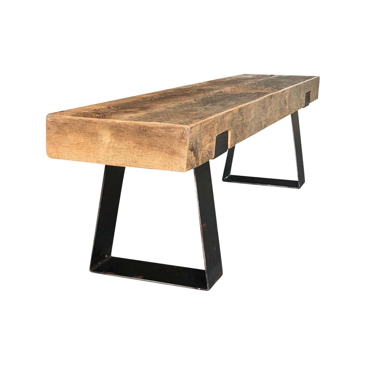 Brutalisme Banc en bois de chêne de style brutaliste français du 21e siècle en vente