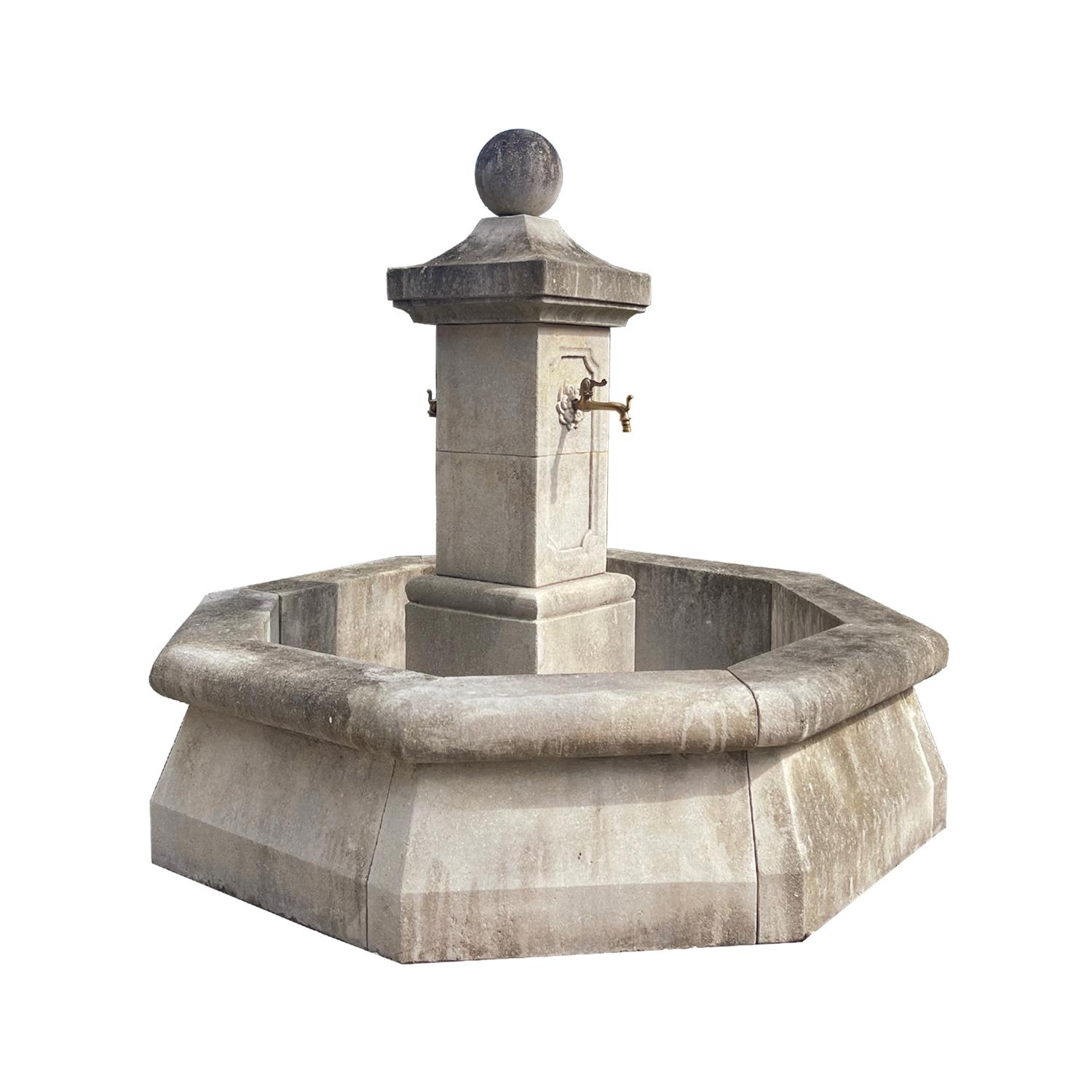 Français Fontaine centrale octogonale française en pierre calcaire du 21e siècle en vente
