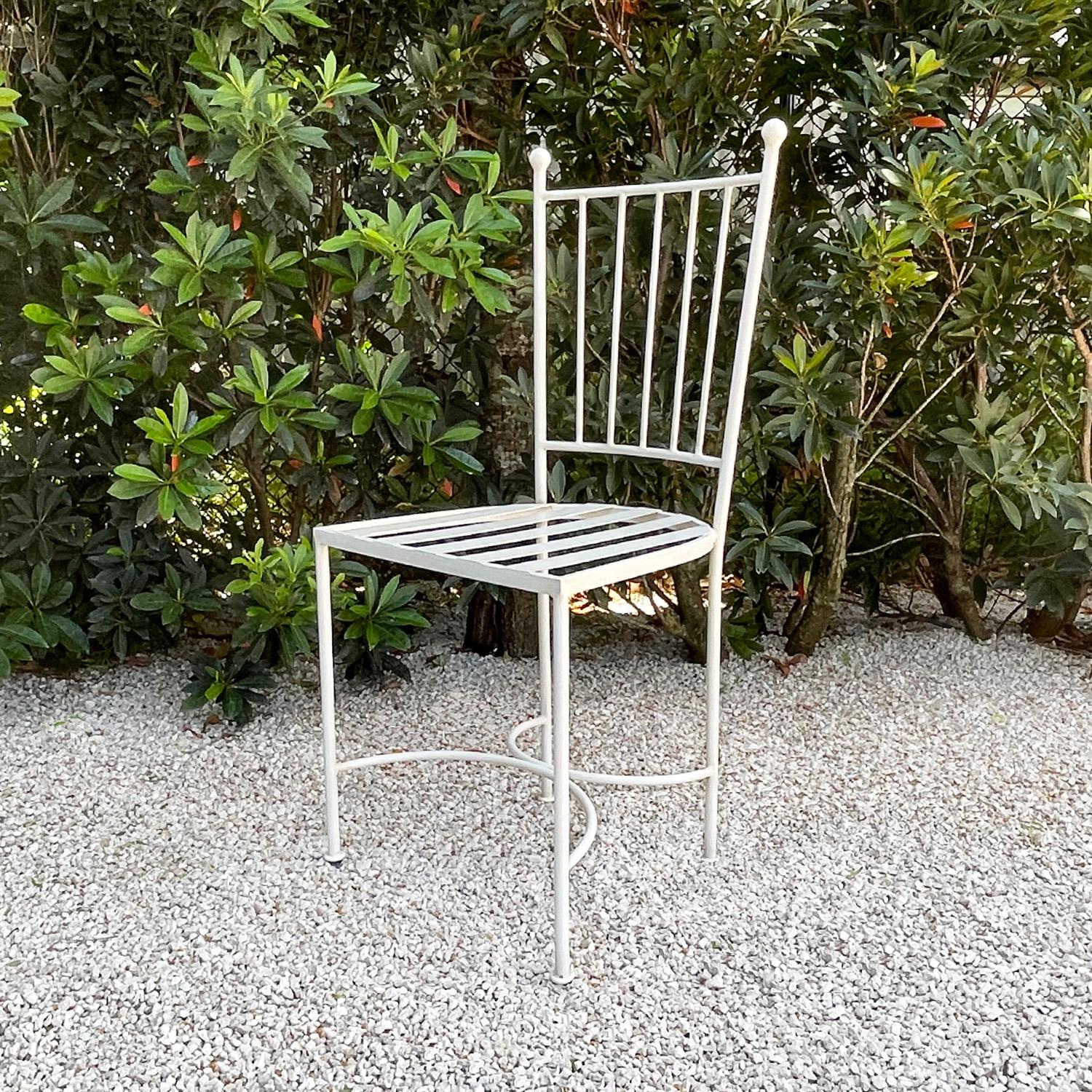 Silla auxiliar francesa de hierro forjado del siglo XXI Cecile Francés en venta