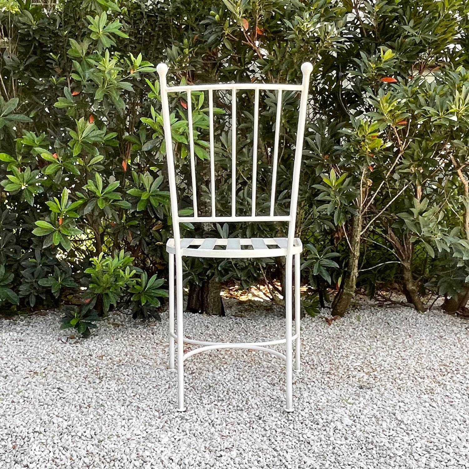 Silla auxiliar francesa de hierro forjado del siglo XXI Cecile Metal en venta