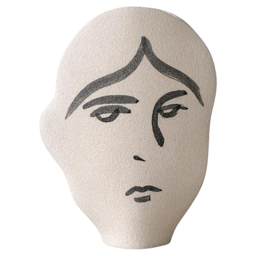 Frida N°2" du 21e siècle, en céramique blanche, fabriquée à la main en France