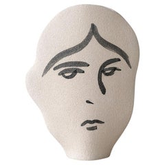 21. Jahrhundert 'Frida N°2', aus weißer Keramik, handgefertigt in Frankreich