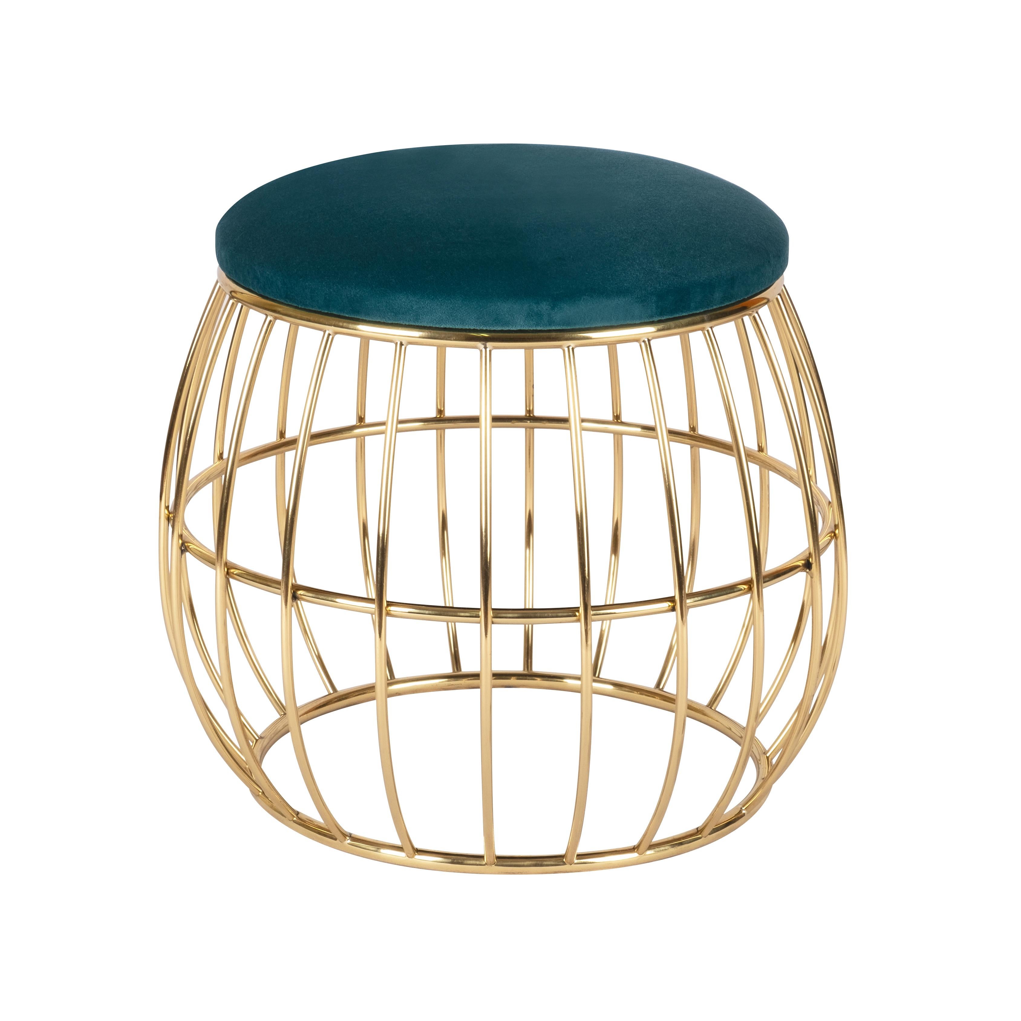 Der Hocker Andy Mid-Century Modern ist die perfekte trendige Ergänzung für die gemütlichste Ecke Ihres modernen Wohnraums. Inspiriert von Andy Warhol, der in den 1960er Jahren zu einem bedeutenden Künstler der New Yorker Kunstszene wurde, war er