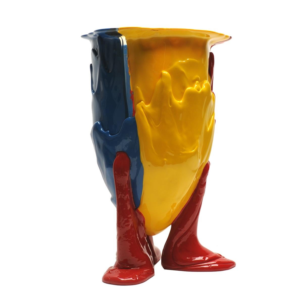 Arts and Crafts 21ème siècle Vase Gaetano Pesce Amazonia en résine bleu, rouge et jaune en vente