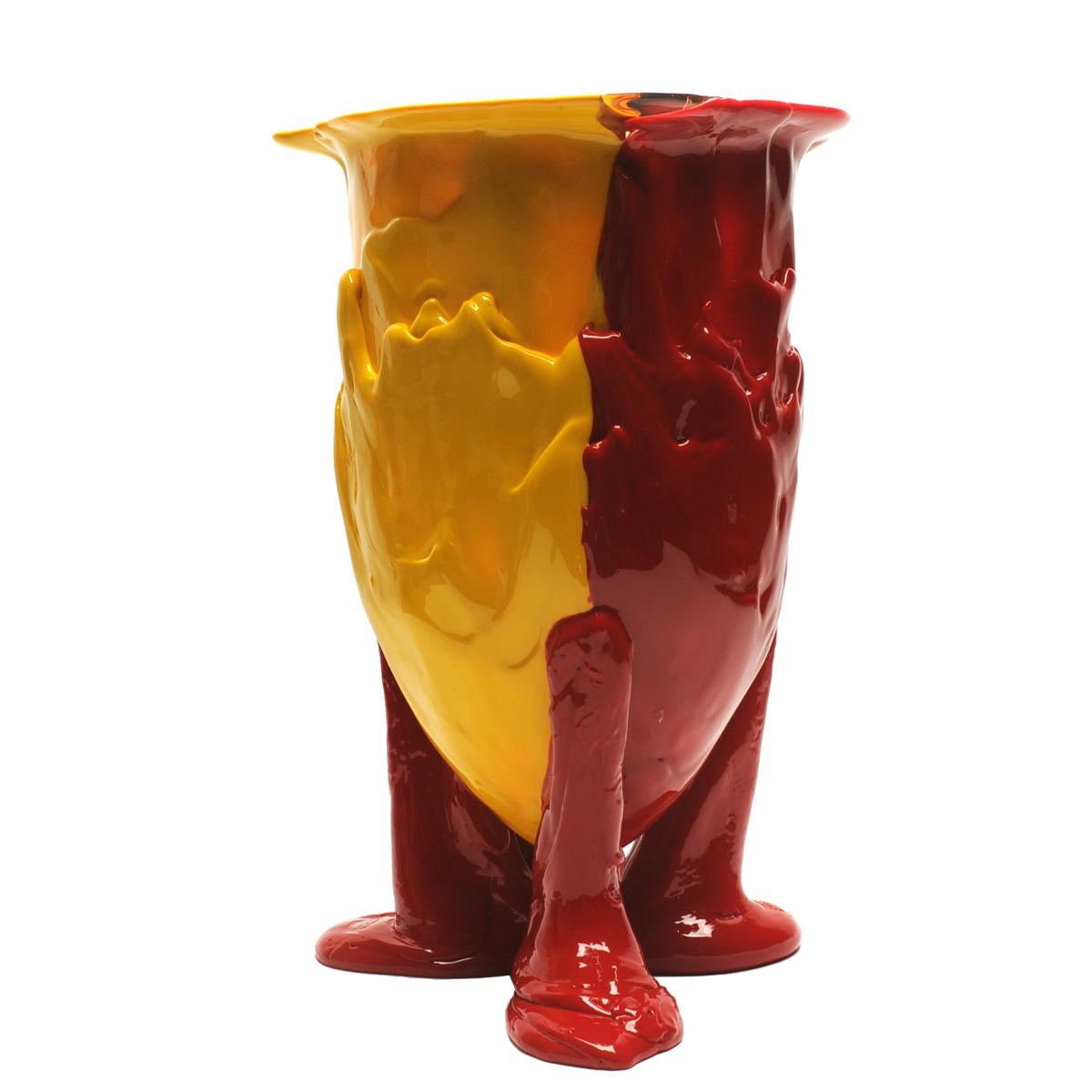 italien 21ème siècle Vase Gaetano Pesce Amazonia en résine bleu, rouge et jaune en vente