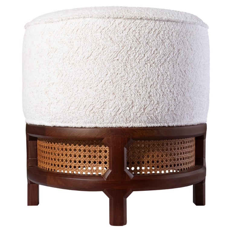 21. Jahrhundert George Hocker Stoff Nussbaumholz im Angebot bei 1stDibs