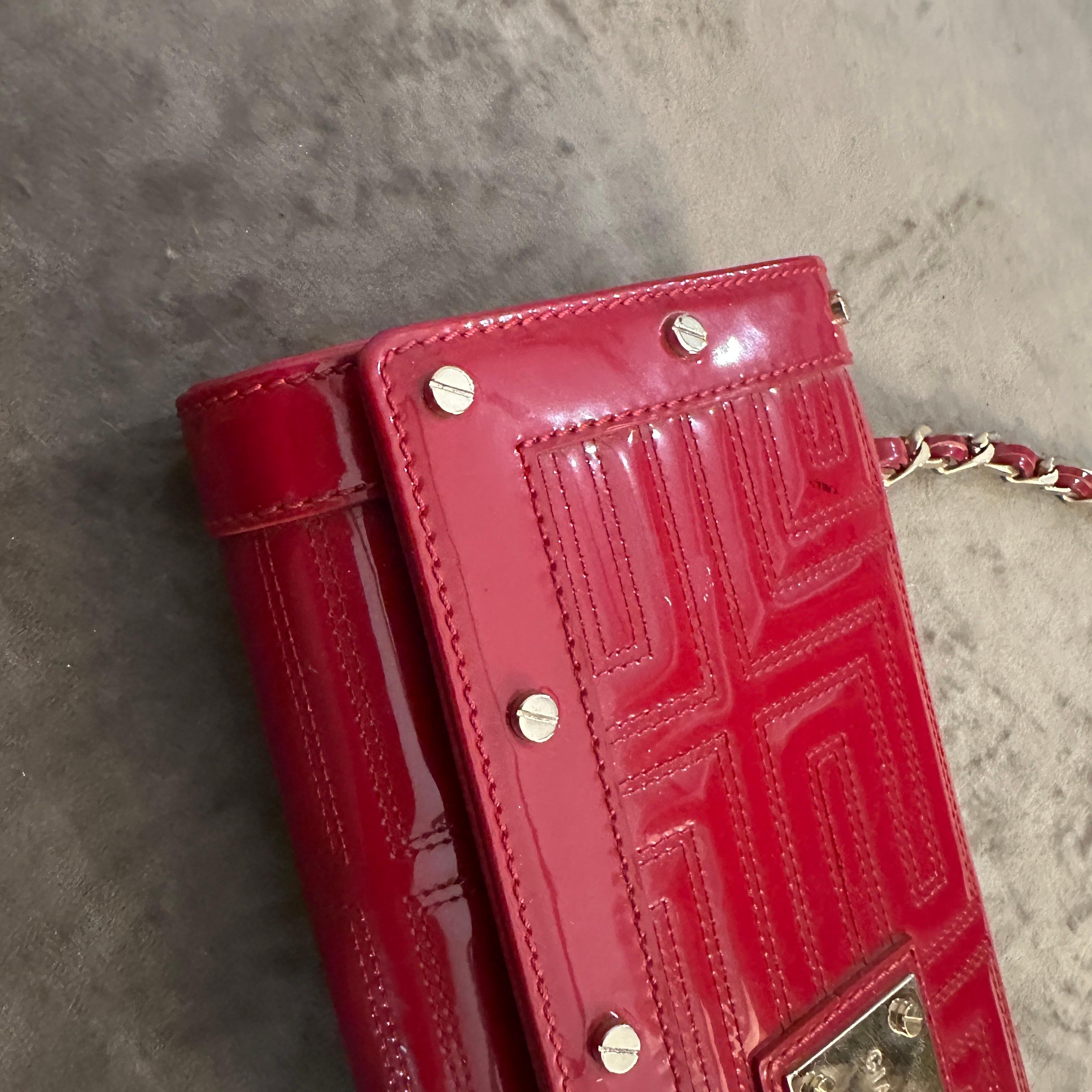 21st Century Gianni Versace Couture Red Patent Leather Shoulder Bag For Sale 6