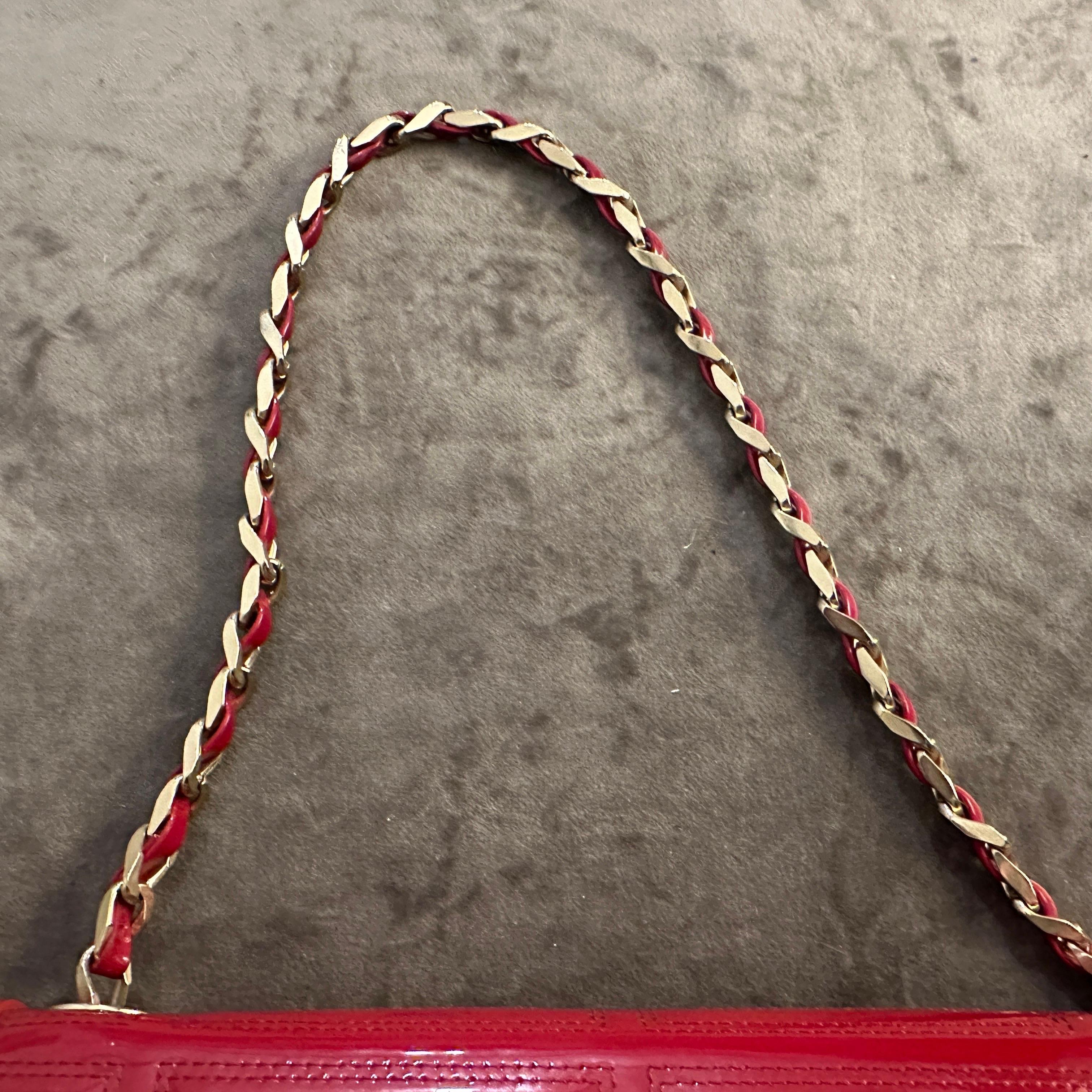 Women's 21st Century Gianni Versace Couture Red Patent Leather Shoulder Bag For Sale