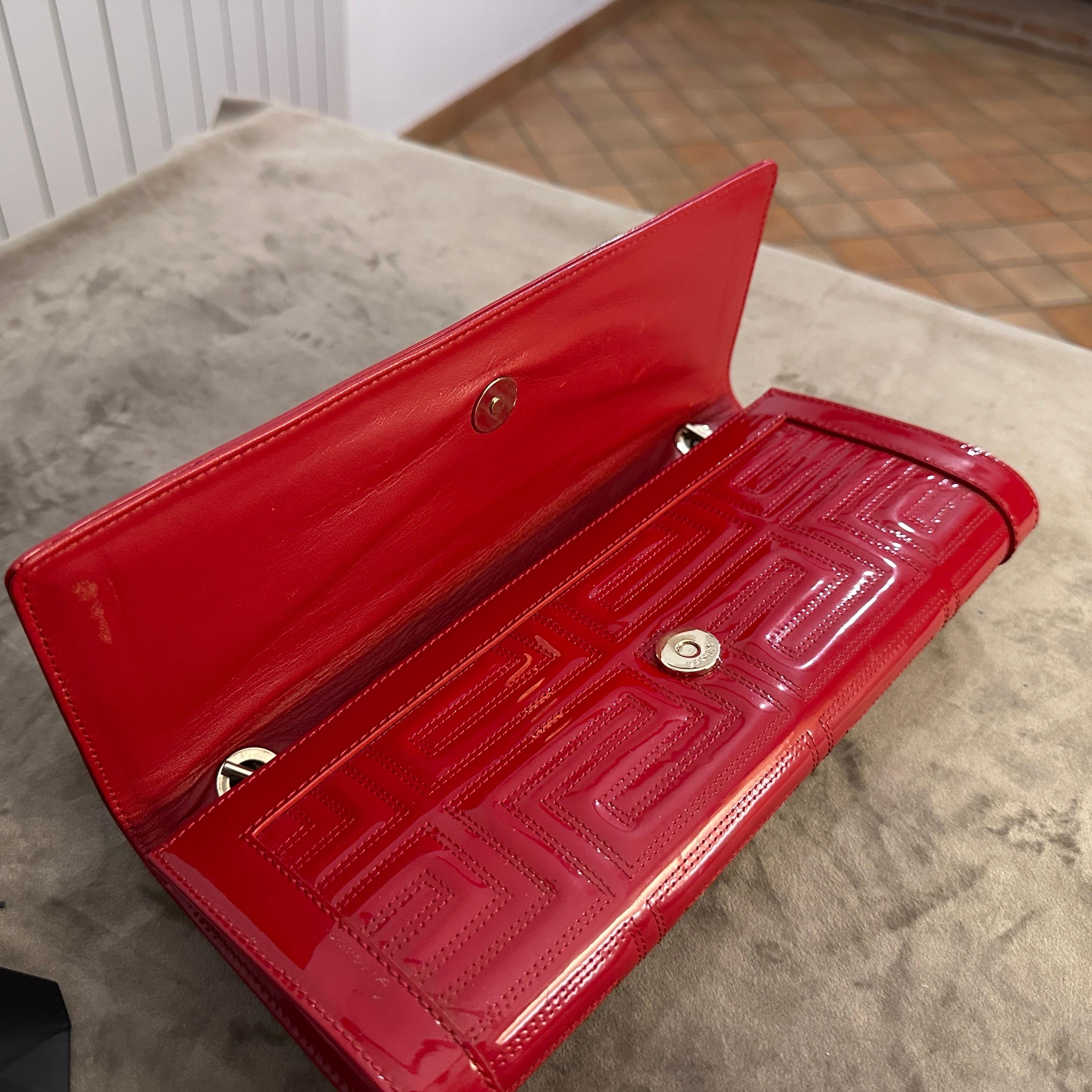 21st Century Gianni Versace Couture Red Patent Leather Shoulder Bag For Sale 2