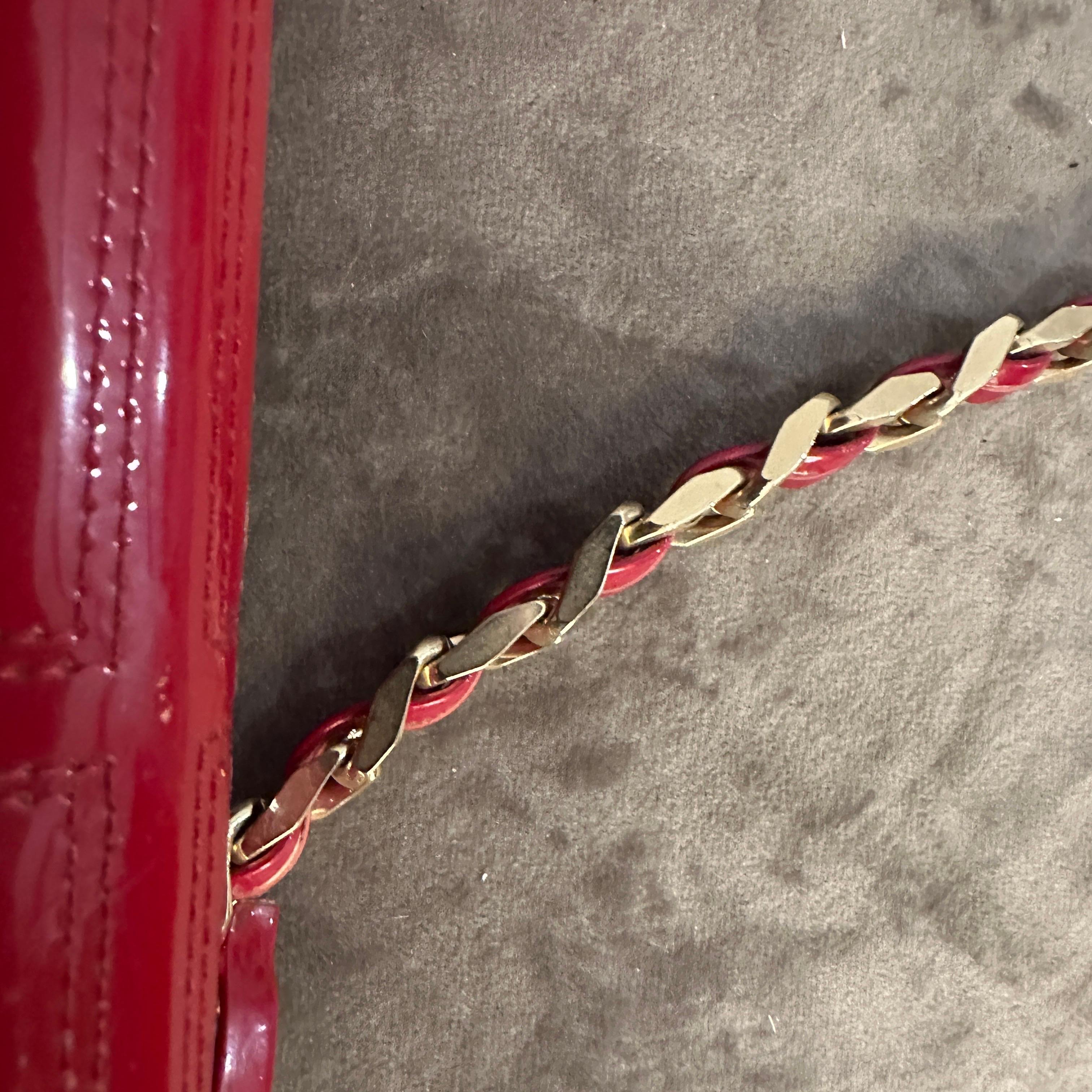 21st Century Gianni Versace Couture Red Patent Leather Shoulder Bag For Sale 3