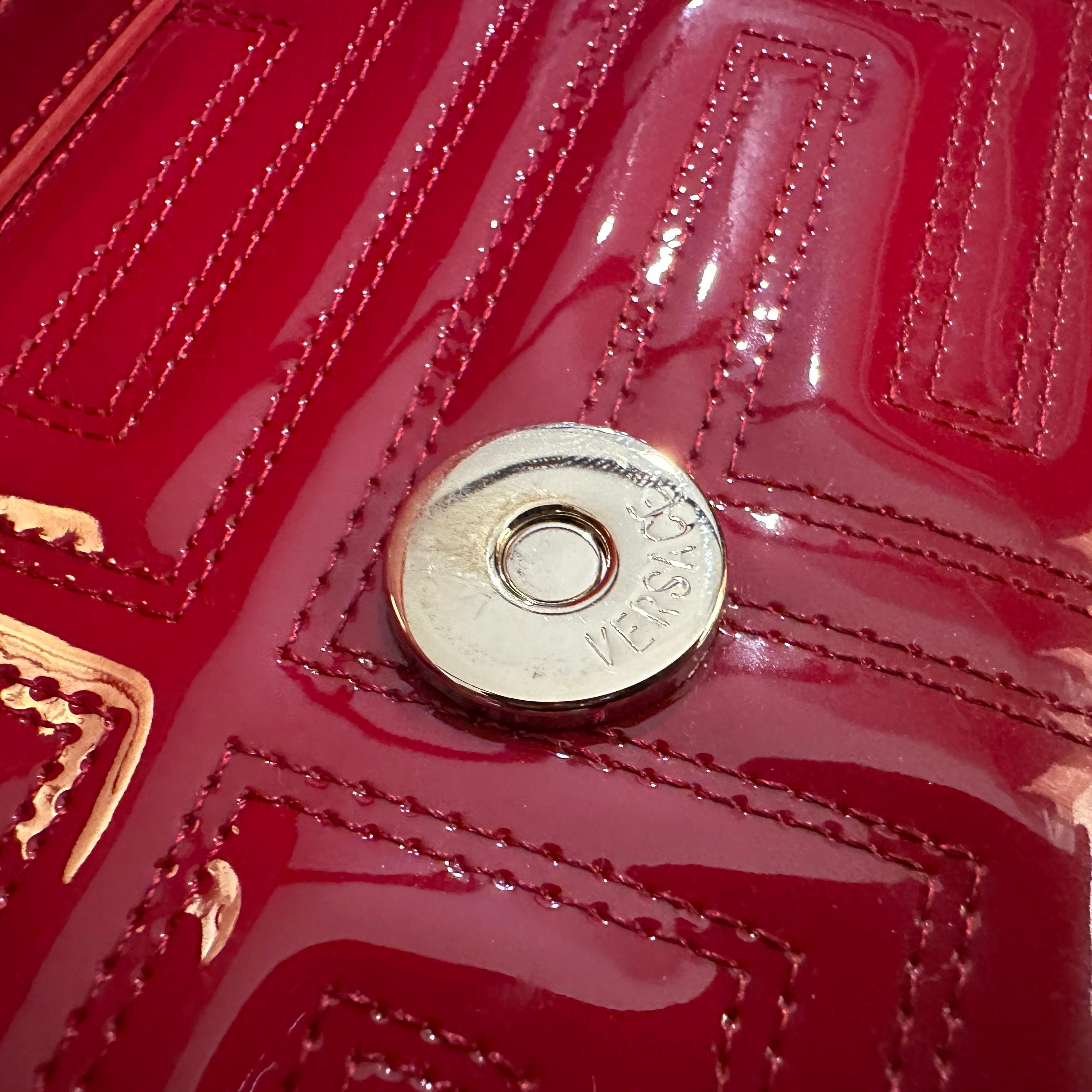 21st Century Gianni Versace Couture Red Patent Leather Shoulder Bag For Sale 5