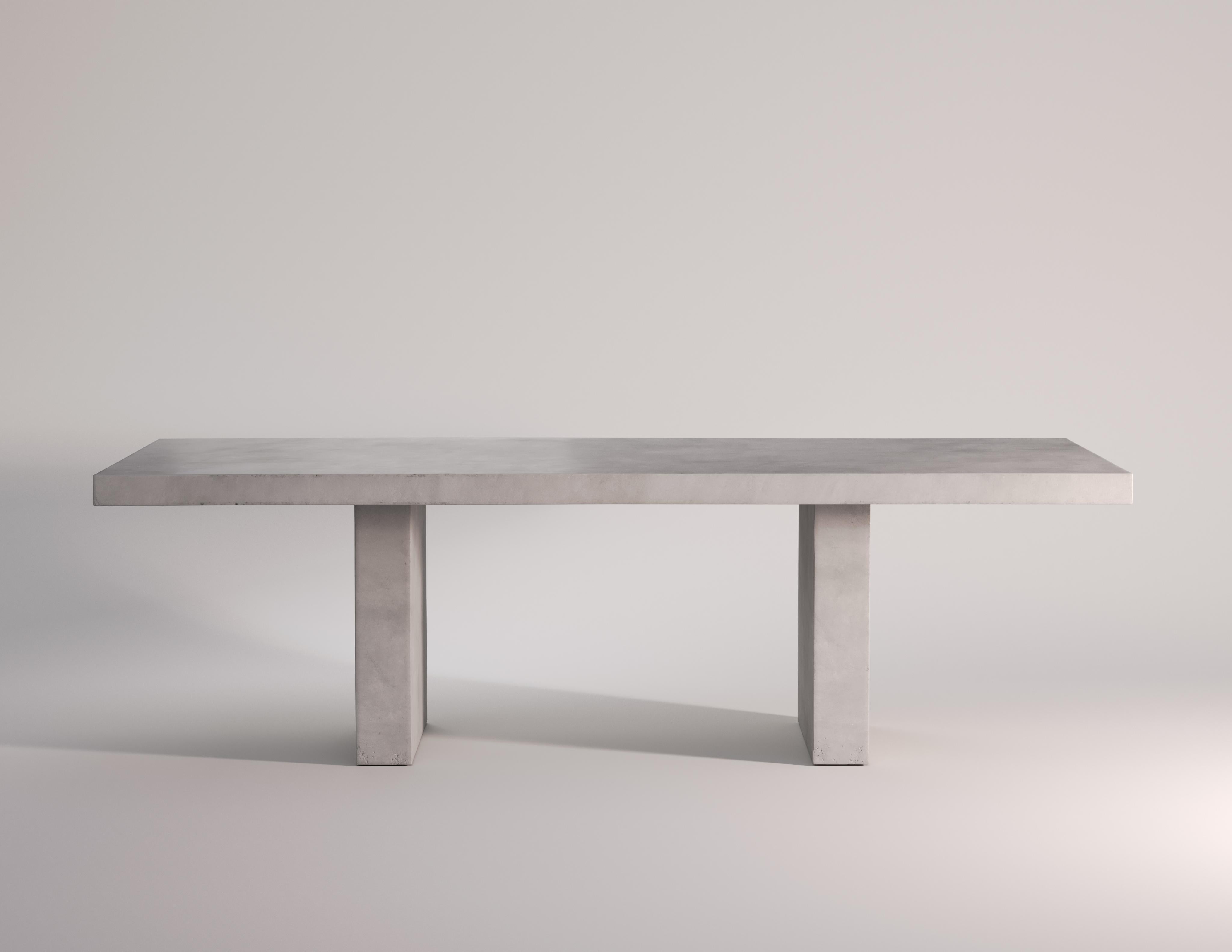 Elementary, functional, customisable. Giorgione is a sculptural piece that brings to mind the architectural style of the beginning of the last century, fitting perfectly in any environment.

Both the tabletop and the symmetrical legs are made of