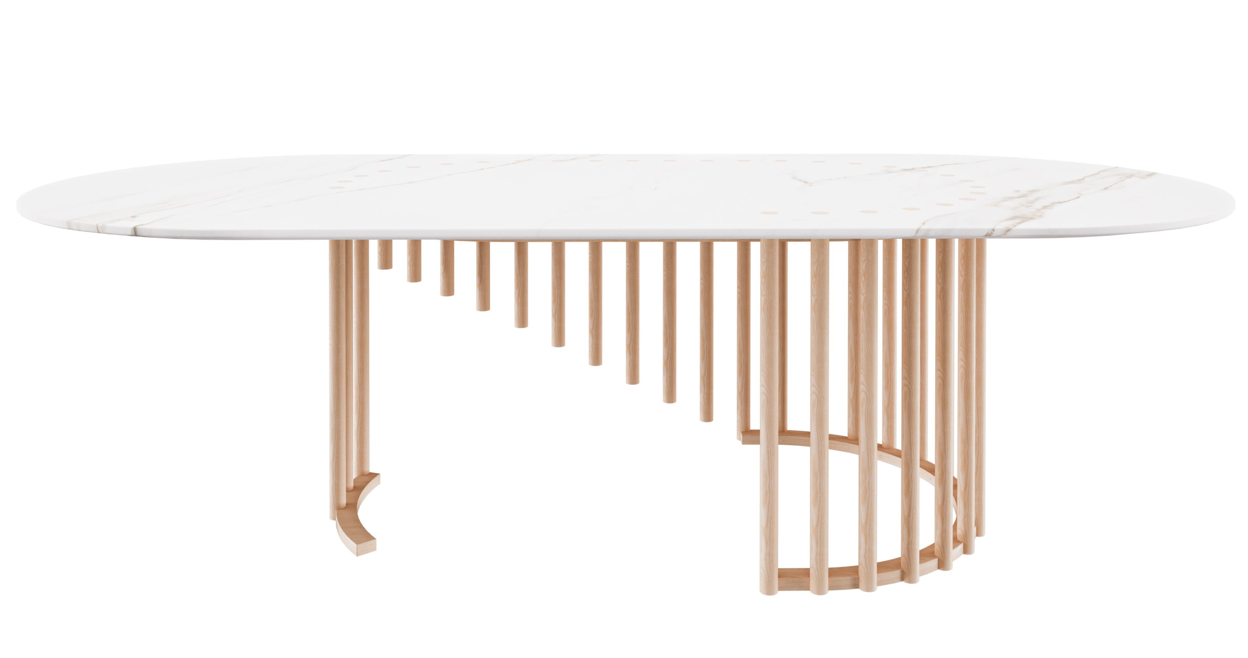 This enchanting ash cocktail table is a tribute to the natural lightness of reed. The bold and luminous ellipsoidal top in white Calacatta marble is gracefully supported by the reed-shaped elements of different lengths that trace the seductive
