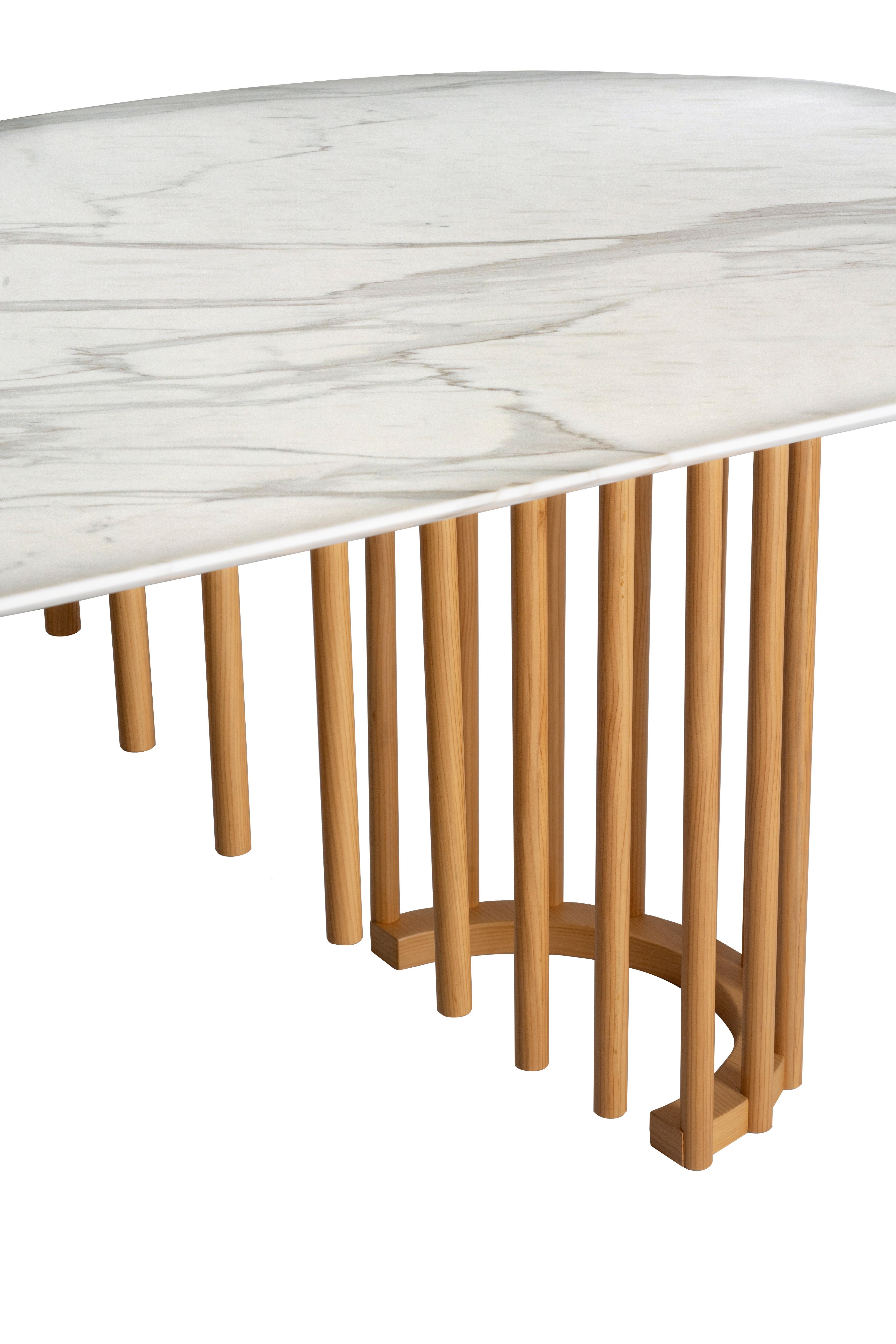 Table Giunchi du 21e siècle en marbre blanc Calacatta et cèdre, fabriquée en Italie Neuf - En vente à Nocera Superiore, Campania