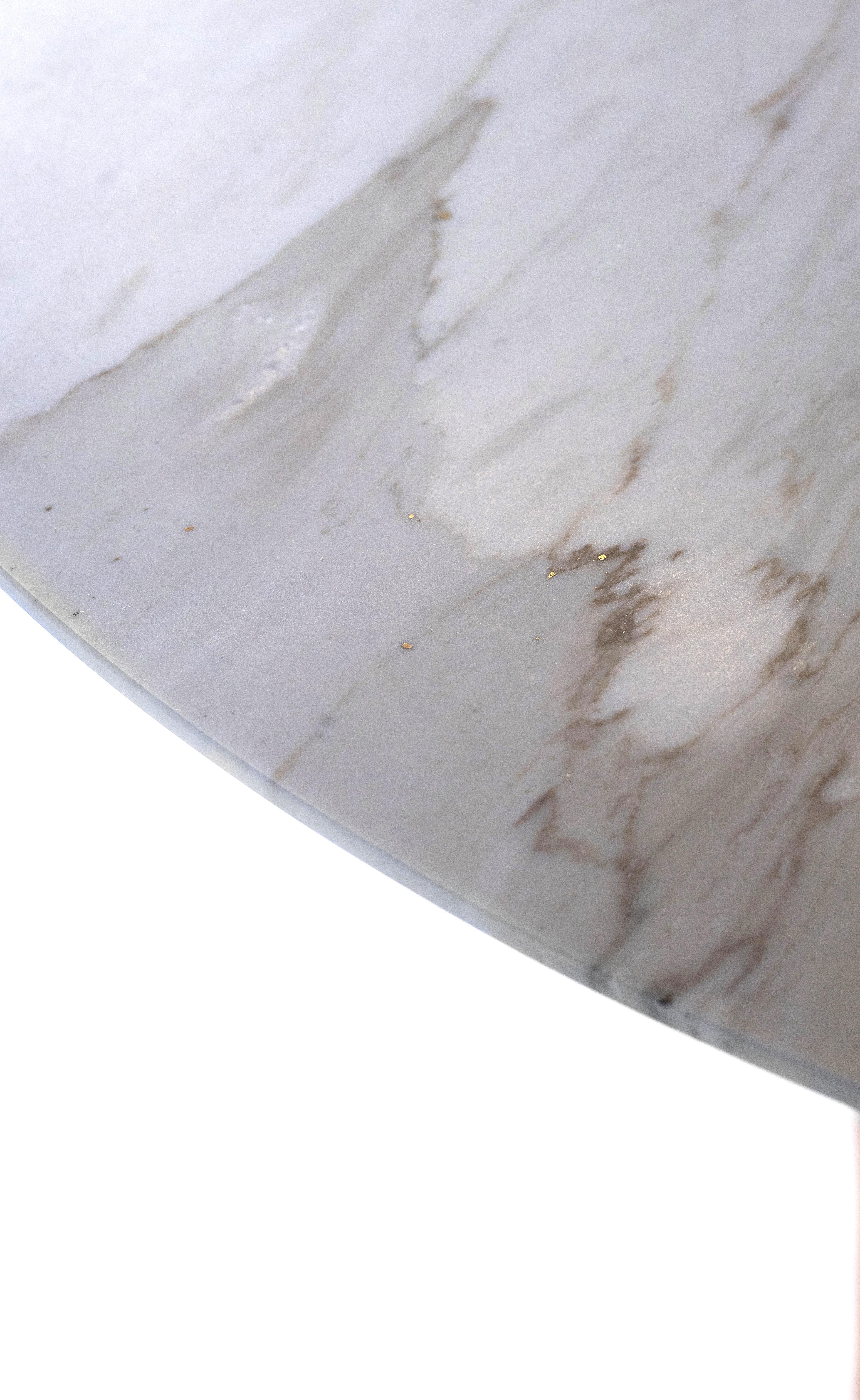 XXIe siècle et contemporain Table Giunchi du 21e siècle en marbre blanc Calacatta et cèdre, fabriquée en Italie en vente