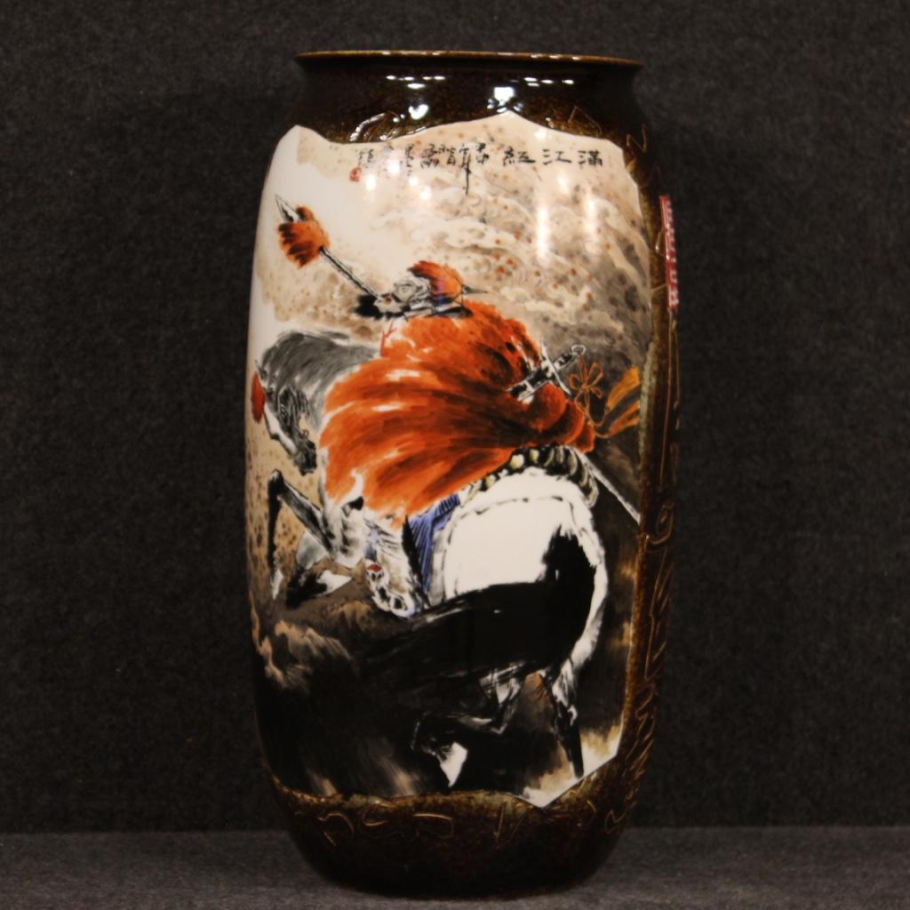 Chinese vase from the early 21st century. Jingdezhen ceramic work glazed and painted by hand with warrior on horse and Chinese written of excellent quality. Vase of beautiful size and ideal decoration to display as a piece of furniture. In good