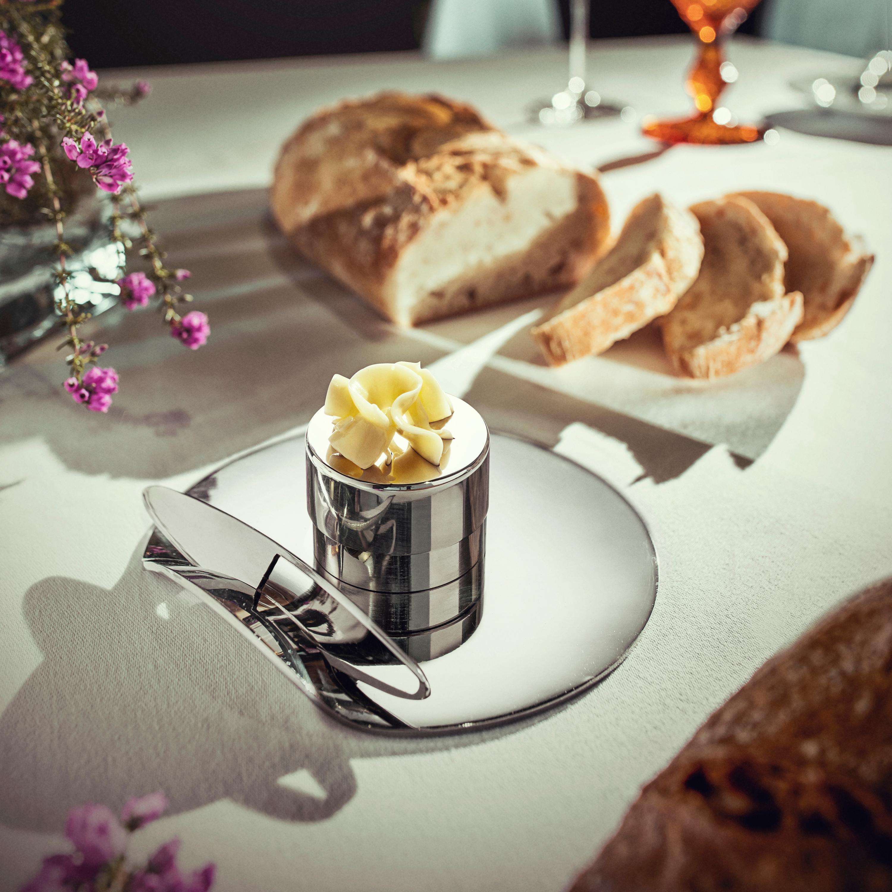 Moderne individuelle Butterschale aus poliertem Edelstahl mit vergoldetem Design (Portugiesisch) im Angebot