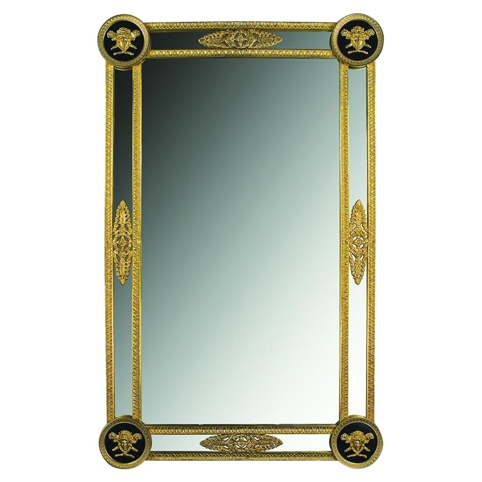 Specchio da parete in bronzo dorato del XXI secolo con testa di Medusa in vendita