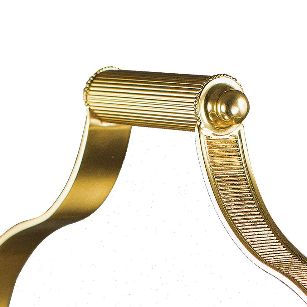 21. Jahrhundert patiniert golden  Holzhalter aus Bronze .  Jedes Objekt ist handgefertigt, und die Liebe zum Detail macht jedes Stück einzigartig in seiner Art. Der Stil dieses Holzhalters ist zeitgenössisch. Dieser Artikel wurde vollständig in