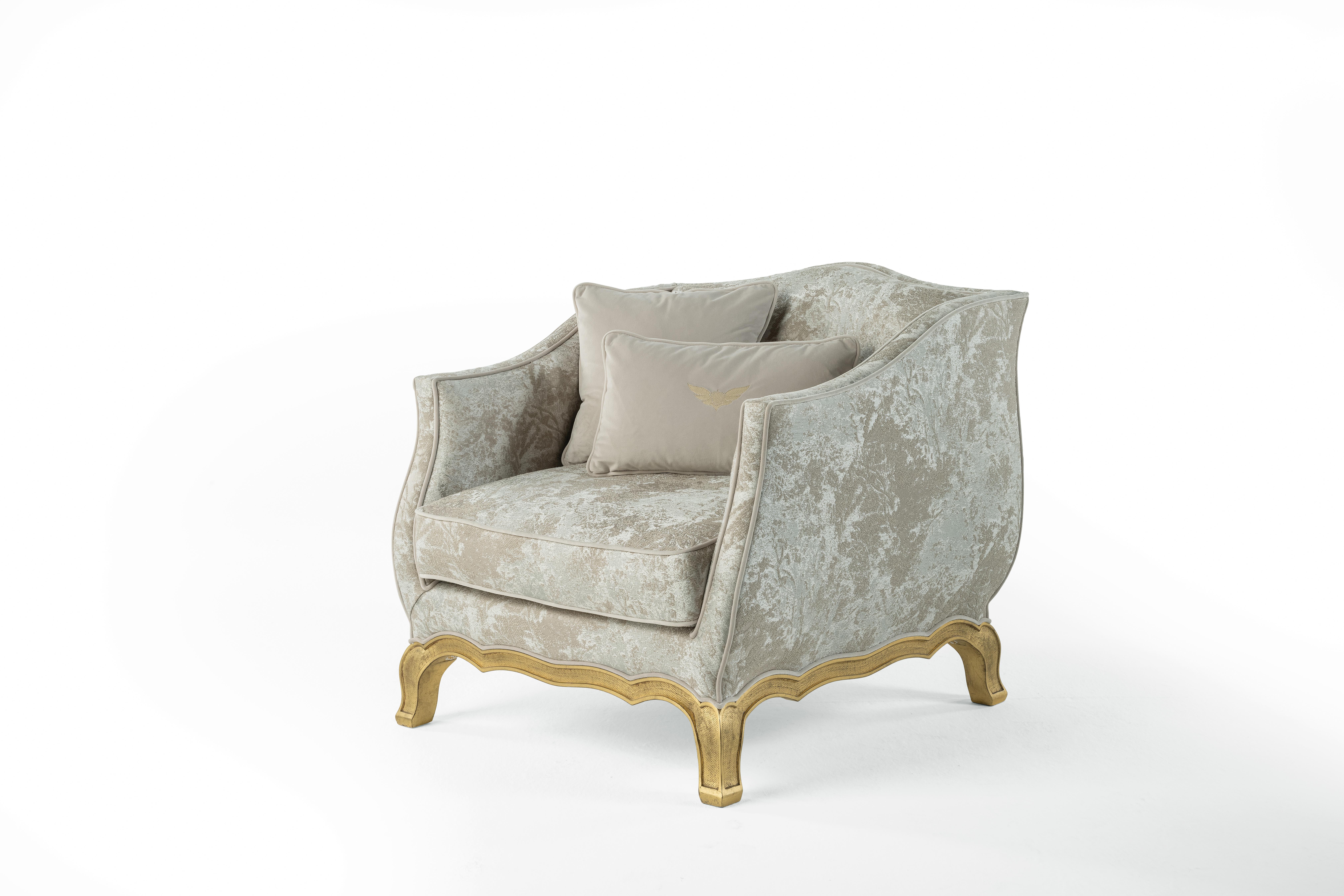 GrandCamée is the perfect expression of a bright classic style, where the refined upholstery in the precious fabric of the collection meets the decorative charm of the structure with finish in antique gold with patina.
Armchair with structure in