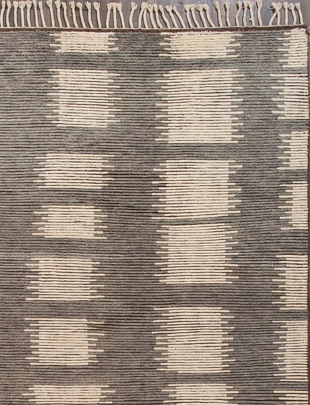 Hand-Knotted 21st Century Gray Geometric Moroccan-Style Carpet For Sale