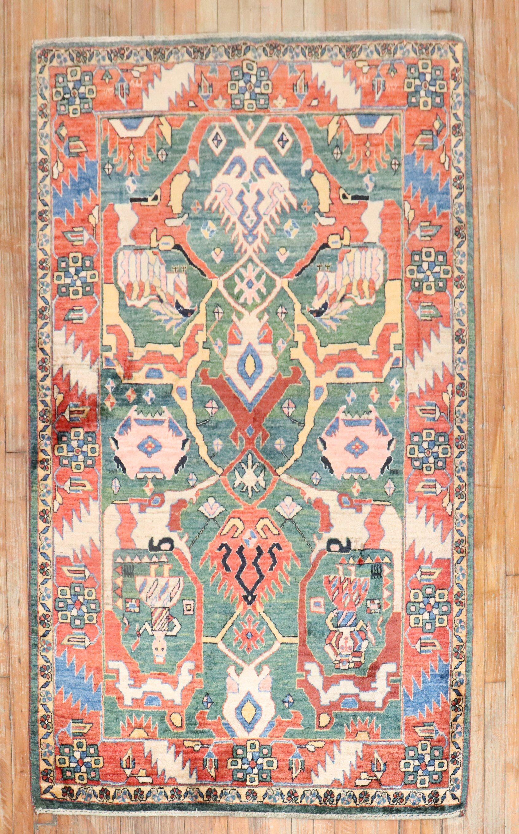Ein persischer Gabbeh-Teppich aus dem frühen 21. Jahrhundert mit einem großflächigen Allover-Muster auf einem grünen Feld

Größe 3'11