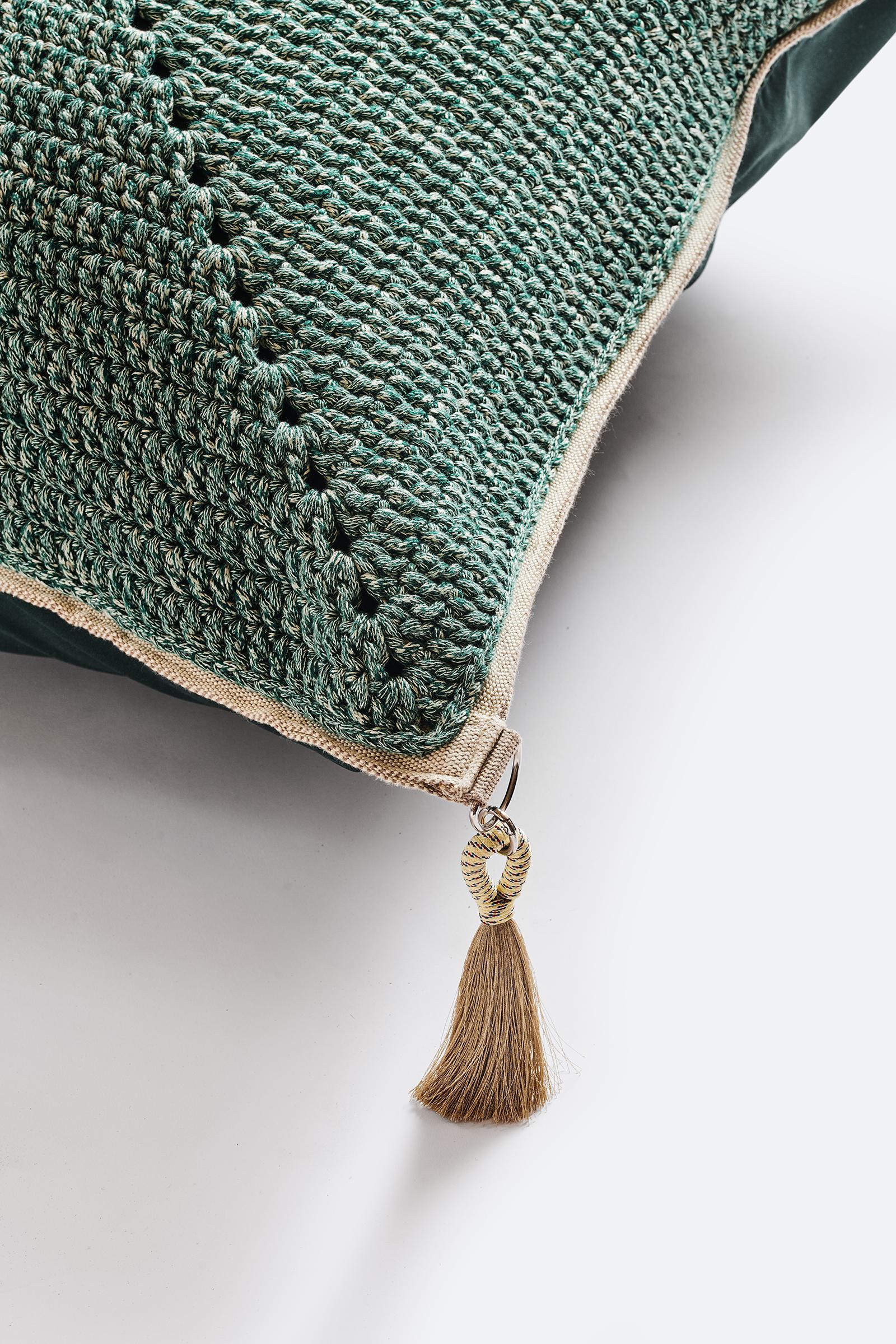 Fatto a mano Cuscino da pavimento quadrato fatto a mano per esterni Greene & Greene & Greene del 21° secolo in vendita