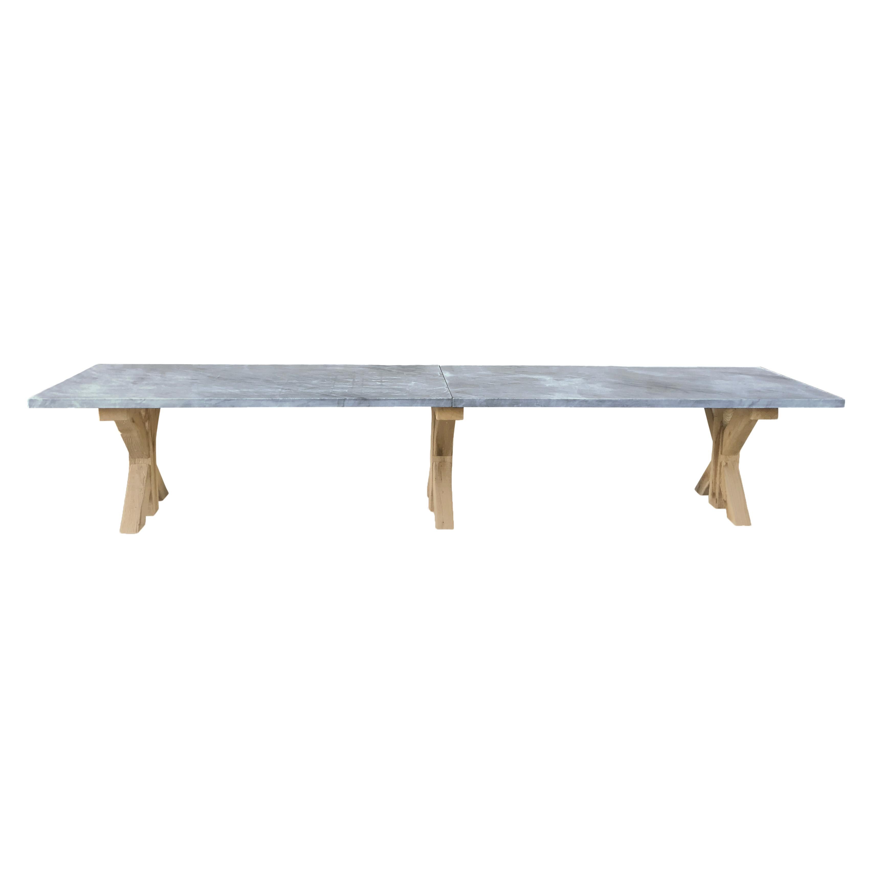 Rustic table base in oakwood with three legs and a sandblasted oversized grey marble top.

Measures: tabletop thickness 2