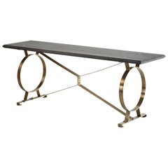 table de canapé étrusque en chêne grisaille et laiton du 21e siècle