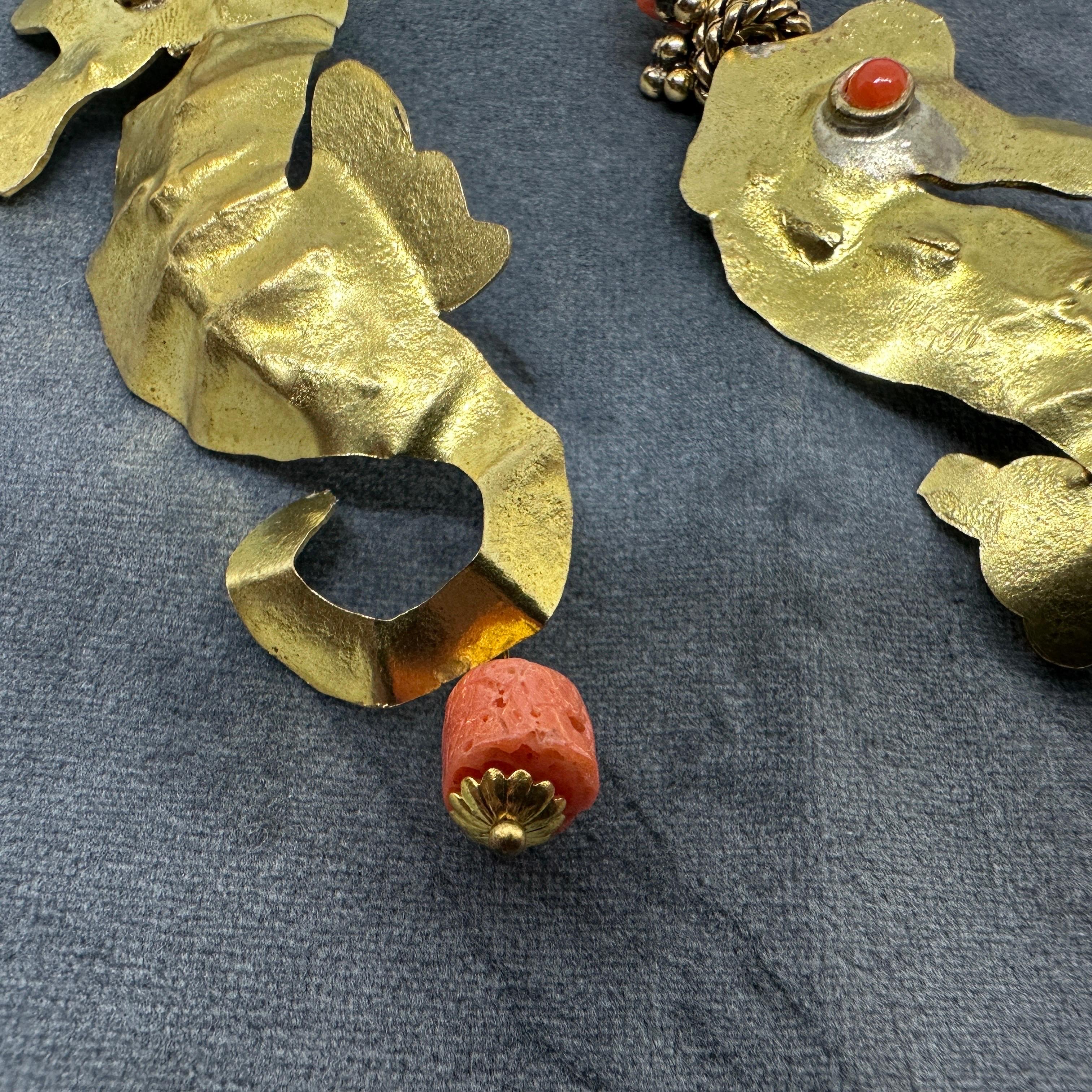 21st century Hammered Brass and Mediterranean Coral Seahorse Dangle Earrings In Excellent Condition For Sale In Aci Castello, IT