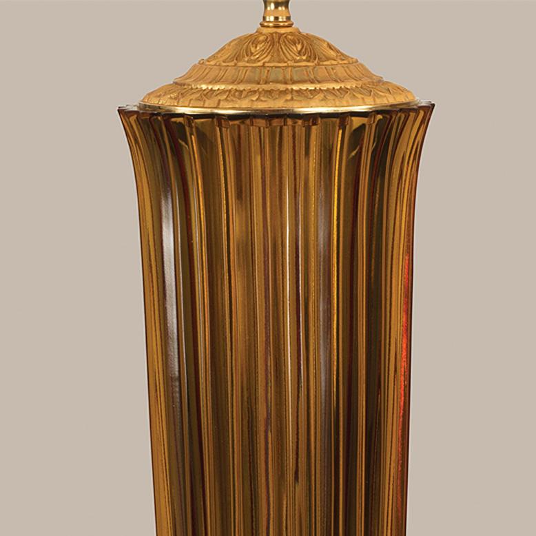 italien Lampe de bureau du 21e siècle en cristal ambré sculpté à la main et en bronze de style Luigi XVI en vente