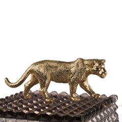 21e siècle, cristal d'améthyste sculpté à la main et boîte en bronze dans le style de Luigi xvi