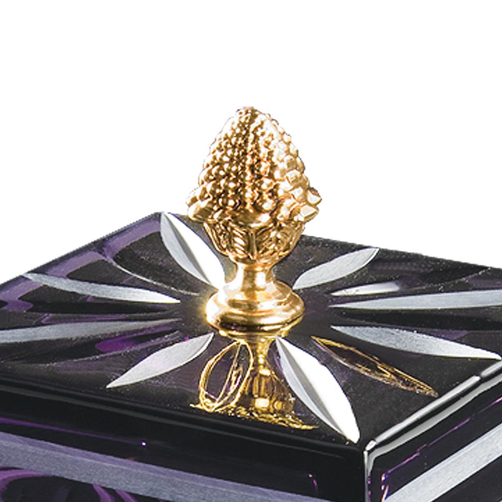 Amethyst crystal box with cut engravings and  golden patinated bronze. Each object is handcrafted and the care for every detail makes each item unique in its kind.
The style of this box is a modern reinterpretation of an object from the second half