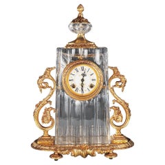 Handgeschnitzte Uhr aus klarem Kristall und goldener Bronze aus dem 21. Jahrhundert