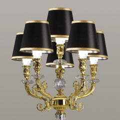 Siglo XXI, Lámpara de sobremesa de cristal transparente tallado a mano y bronce dorado