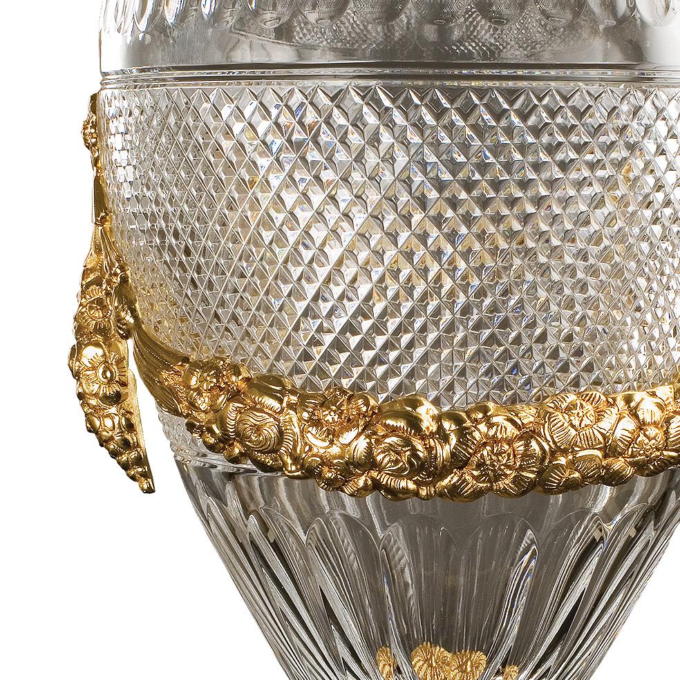 Vase aus klarem Kristall und goldener Bronze des 21. Jahrhunderts, handgeschnitzt  (Italienisch) im Angebot